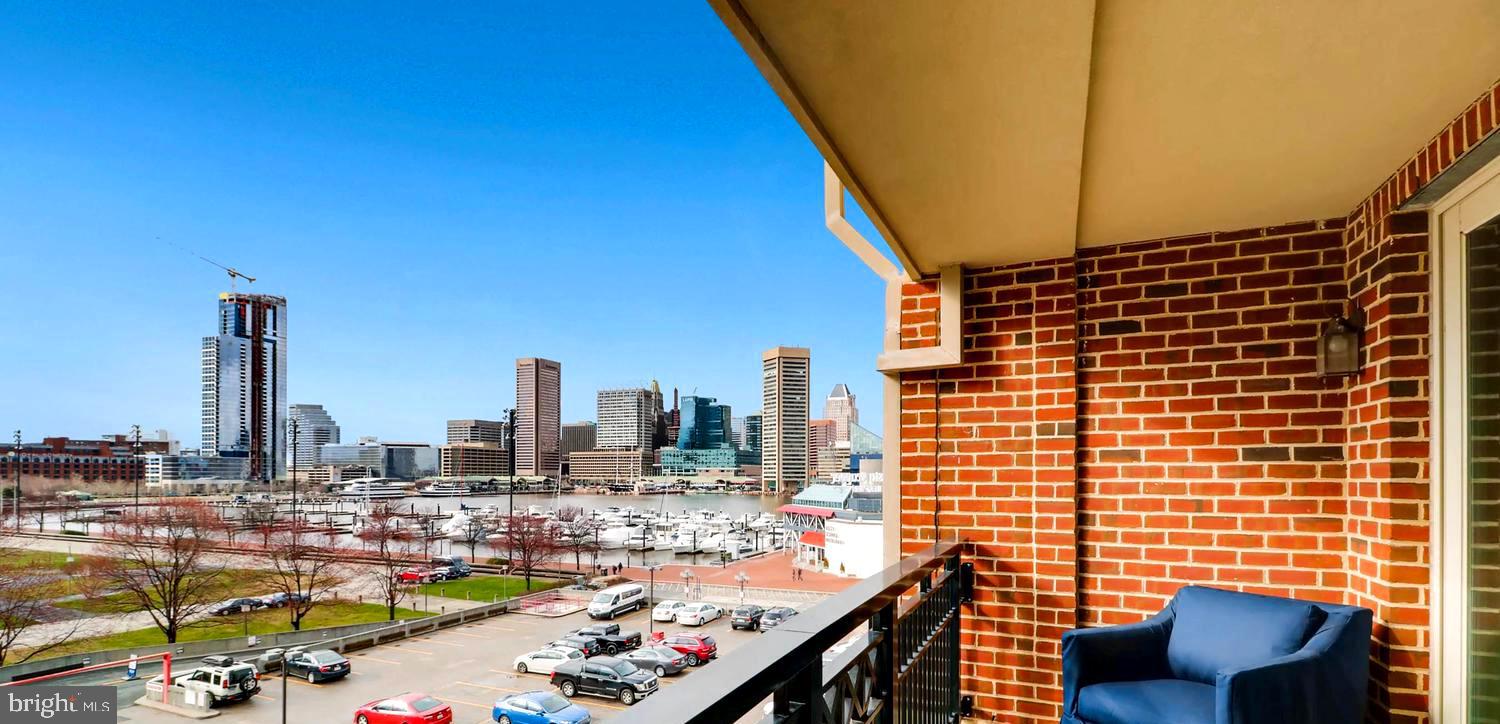 THE RITZ-CARLTON RESIDENCES - Residential Lease