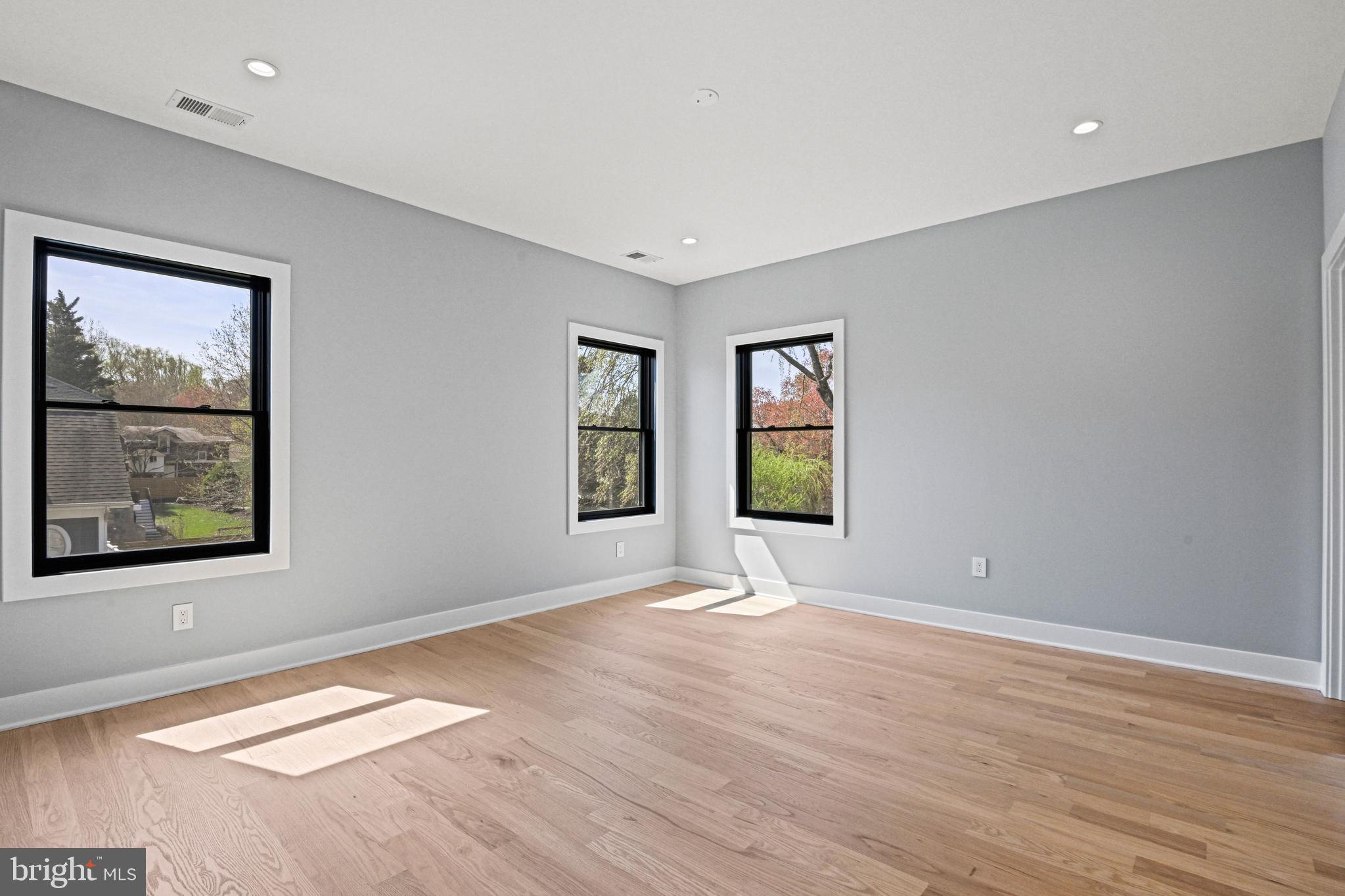 WEST LANGLEY - Residential