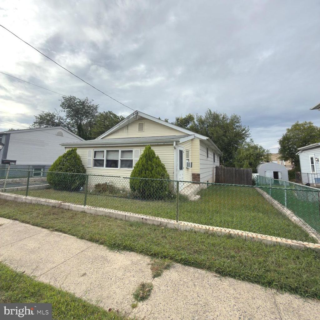 Photo of 425 Manhattan Street, ESSINGTON, PA 19029 (MLS # PADE2100058)