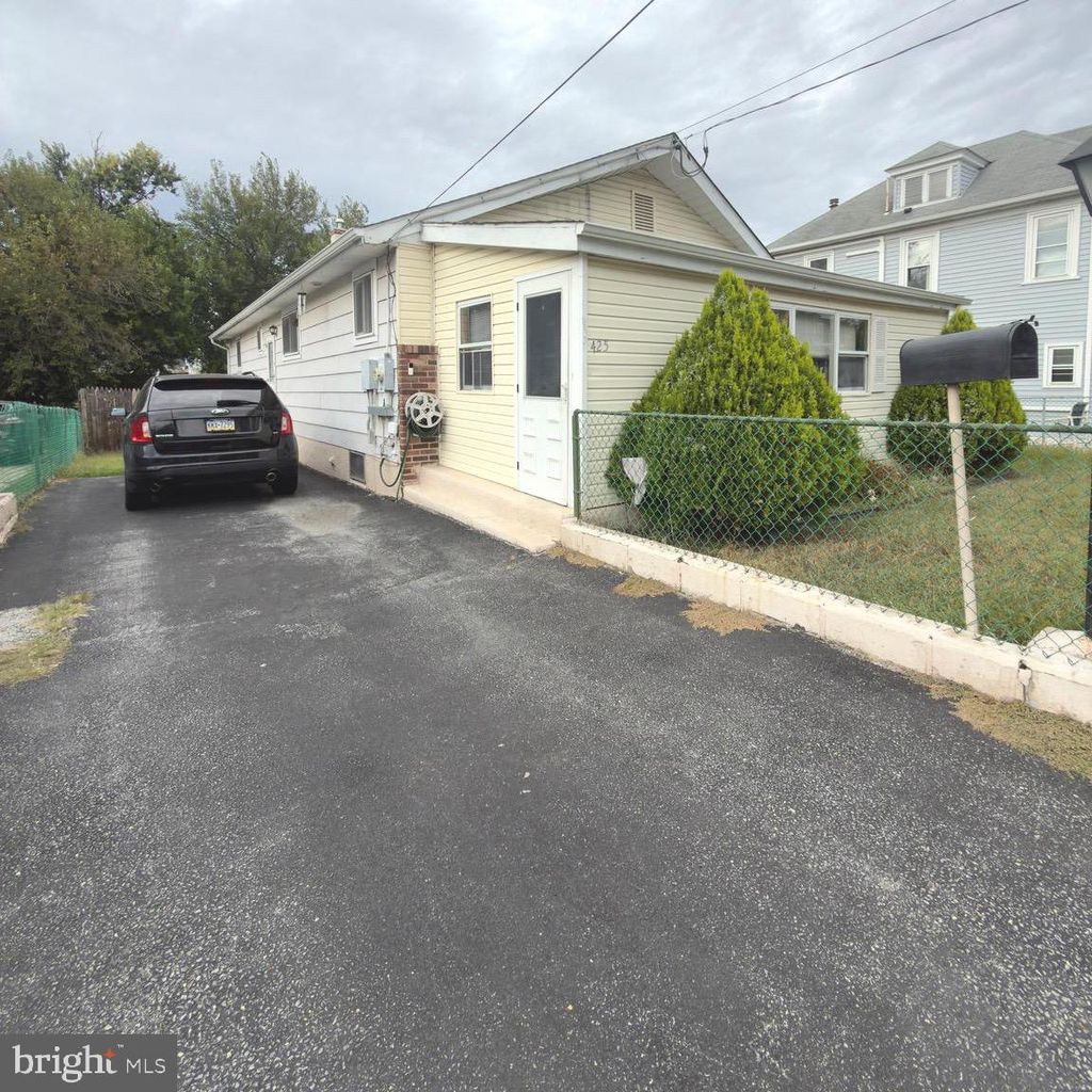 Photo of 425 Manhattan Street, ESSINGTON, PA 19029 (MLS # PADE2100058)
