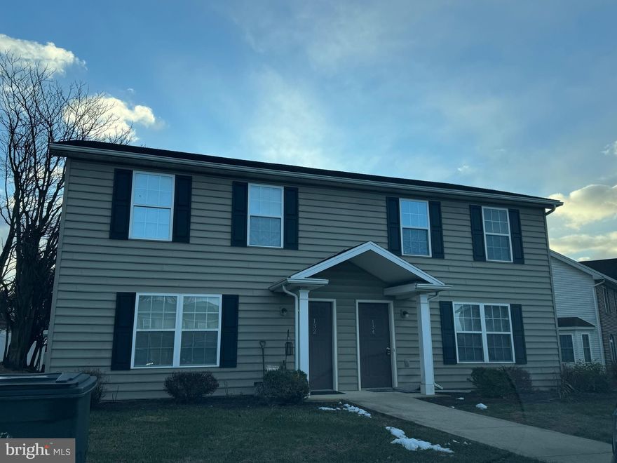 Two bed, one and a half bath half duplex located in a quiet Fayetteville cul-de-sac.  Spacious, clean home.  Please no pets.  Rent includes ground’s maintenance and tenant pays all utilities.