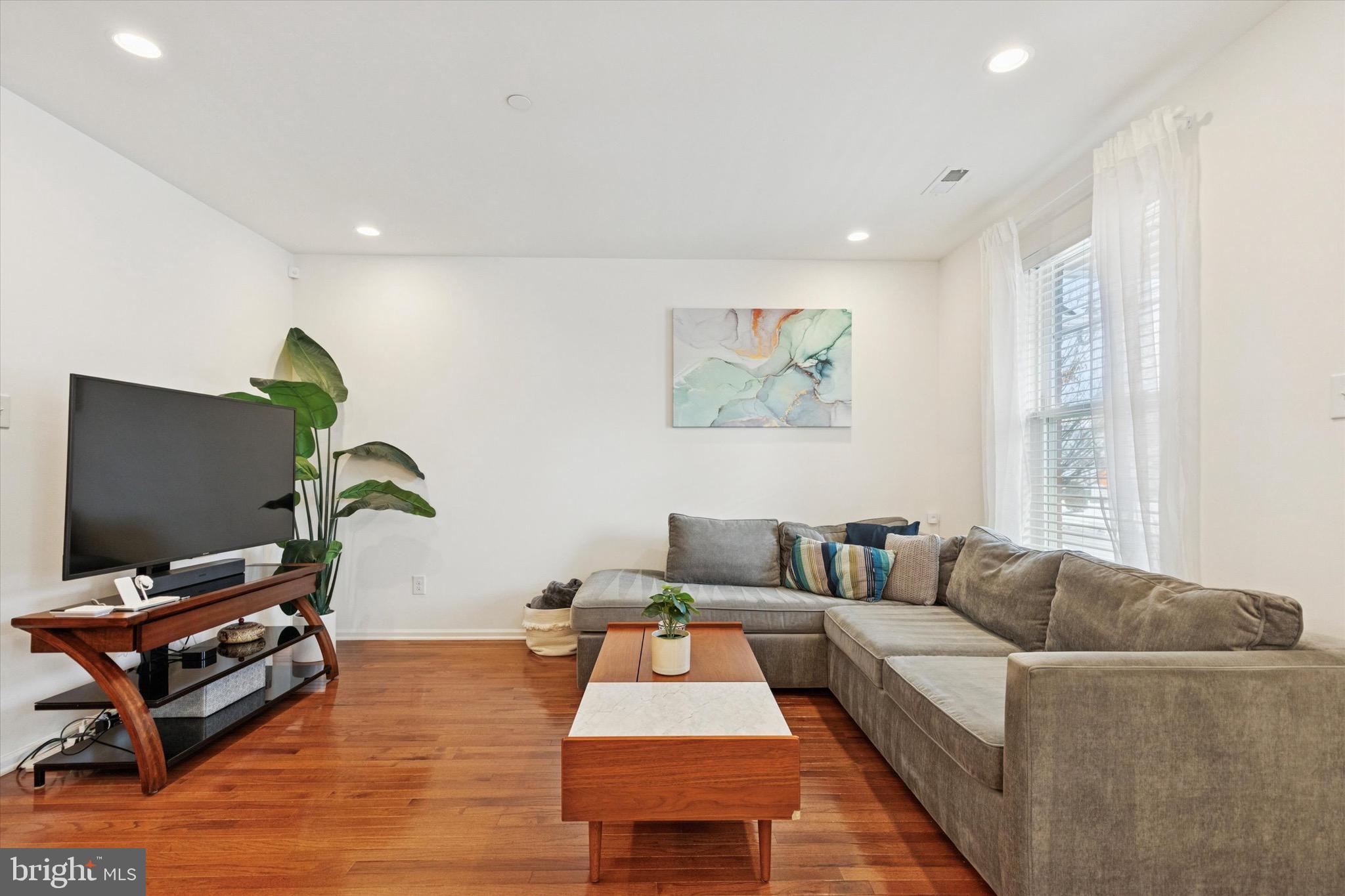 ARBOR KNOLL - Residential