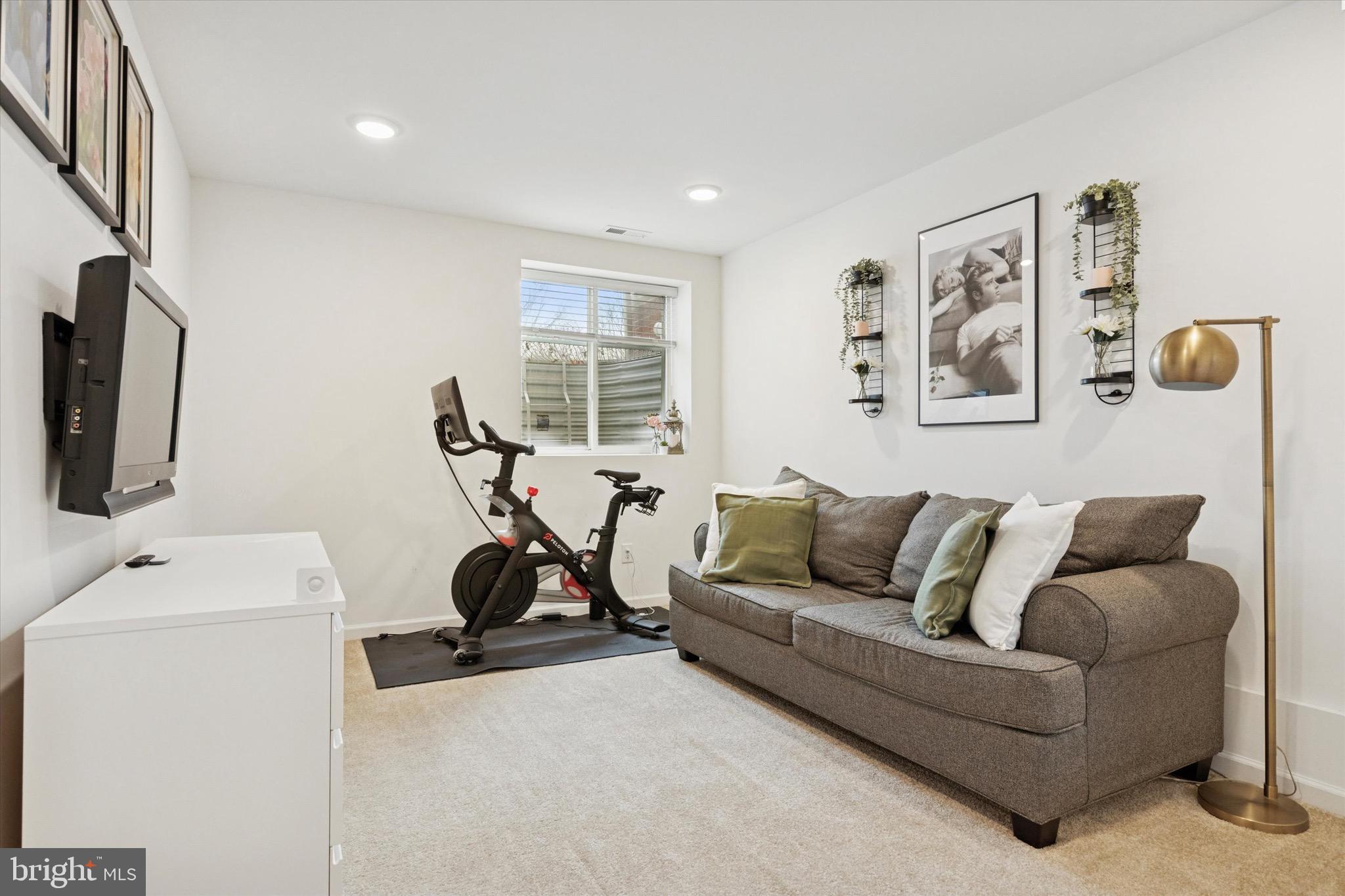 ARBOR KNOLL - Residential