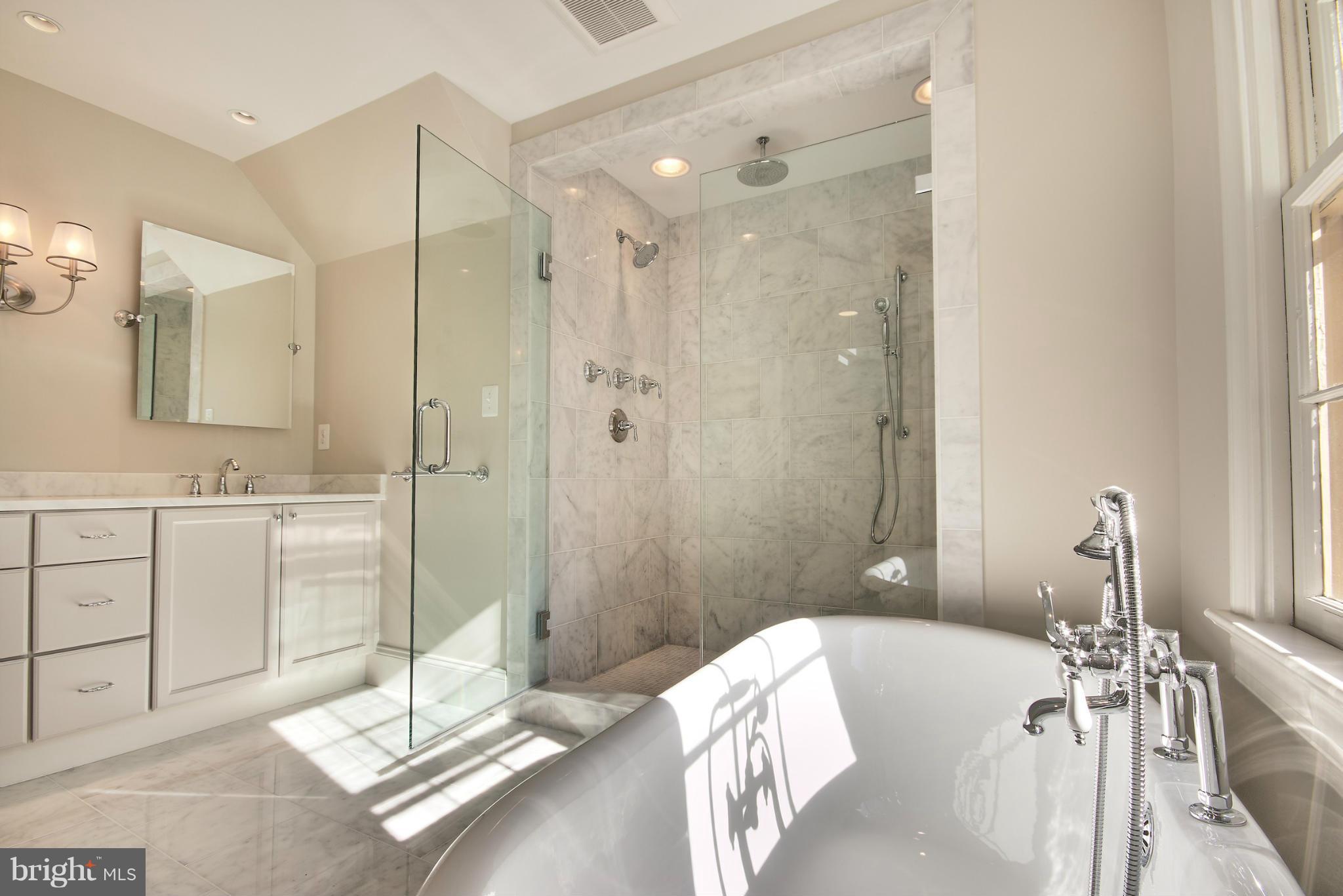 GOLF CLUB MANOR - Residential