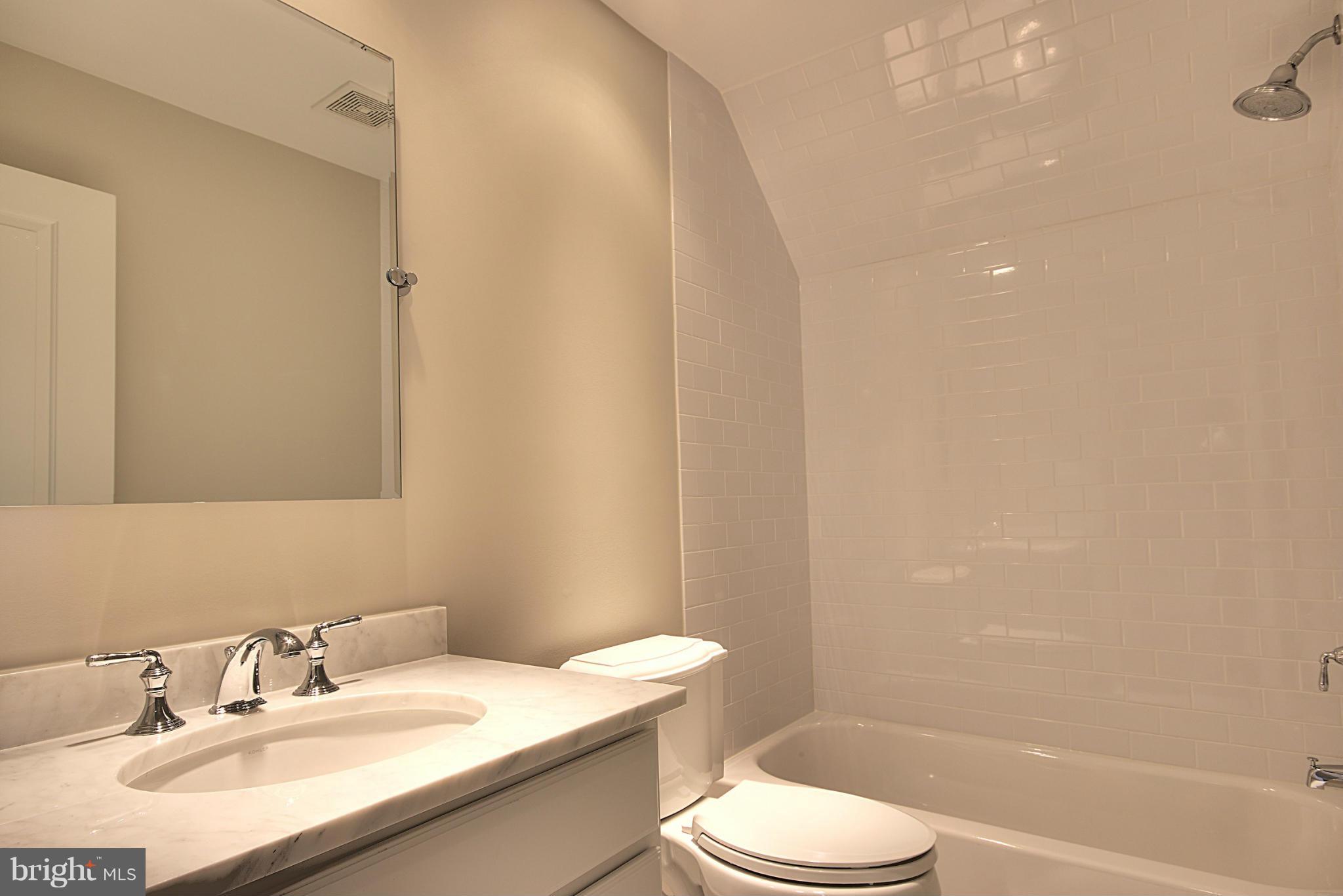 GOLF CLUB MANOR - Residential