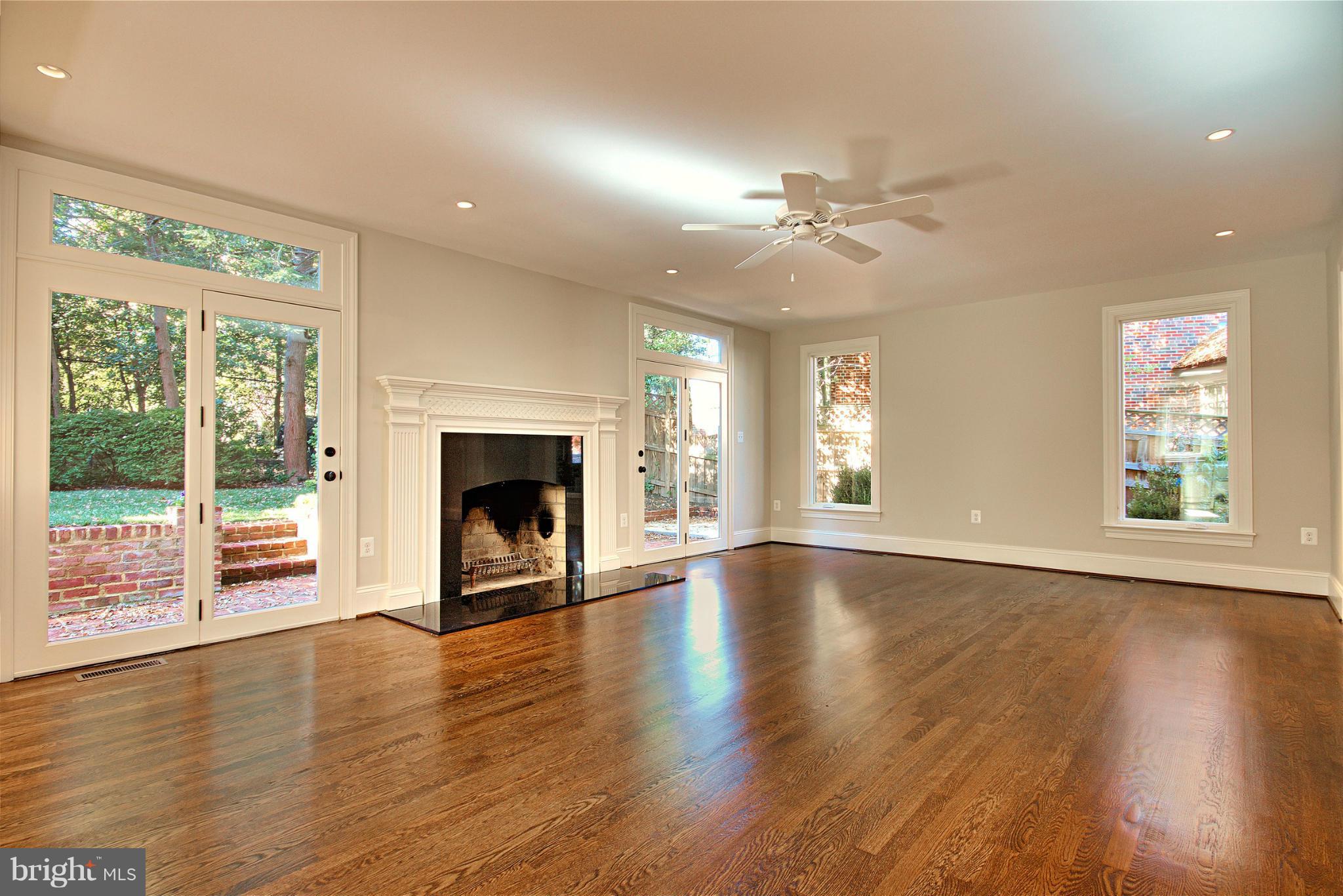 GOLF CLUB MANOR - Residential