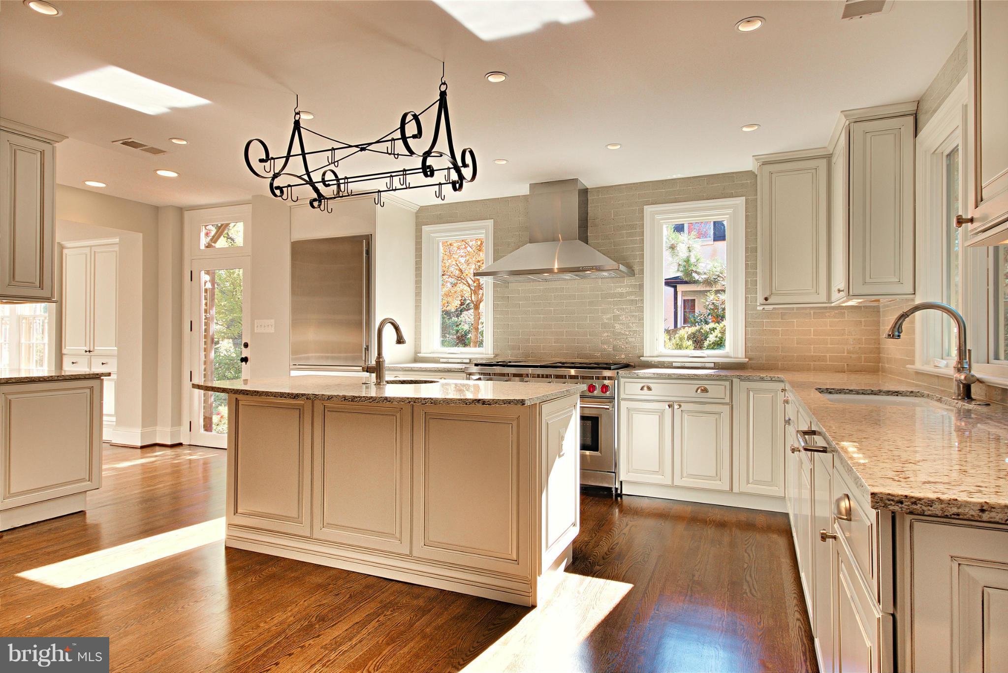 GOLF CLUB MANOR - Residential