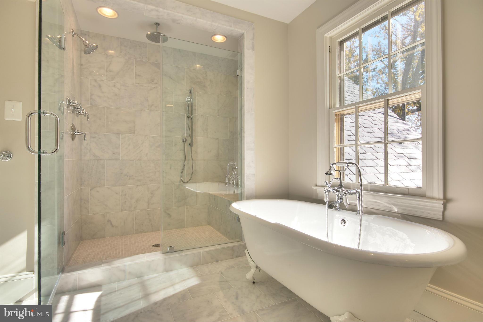 GOLF CLUB MANOR - Residential