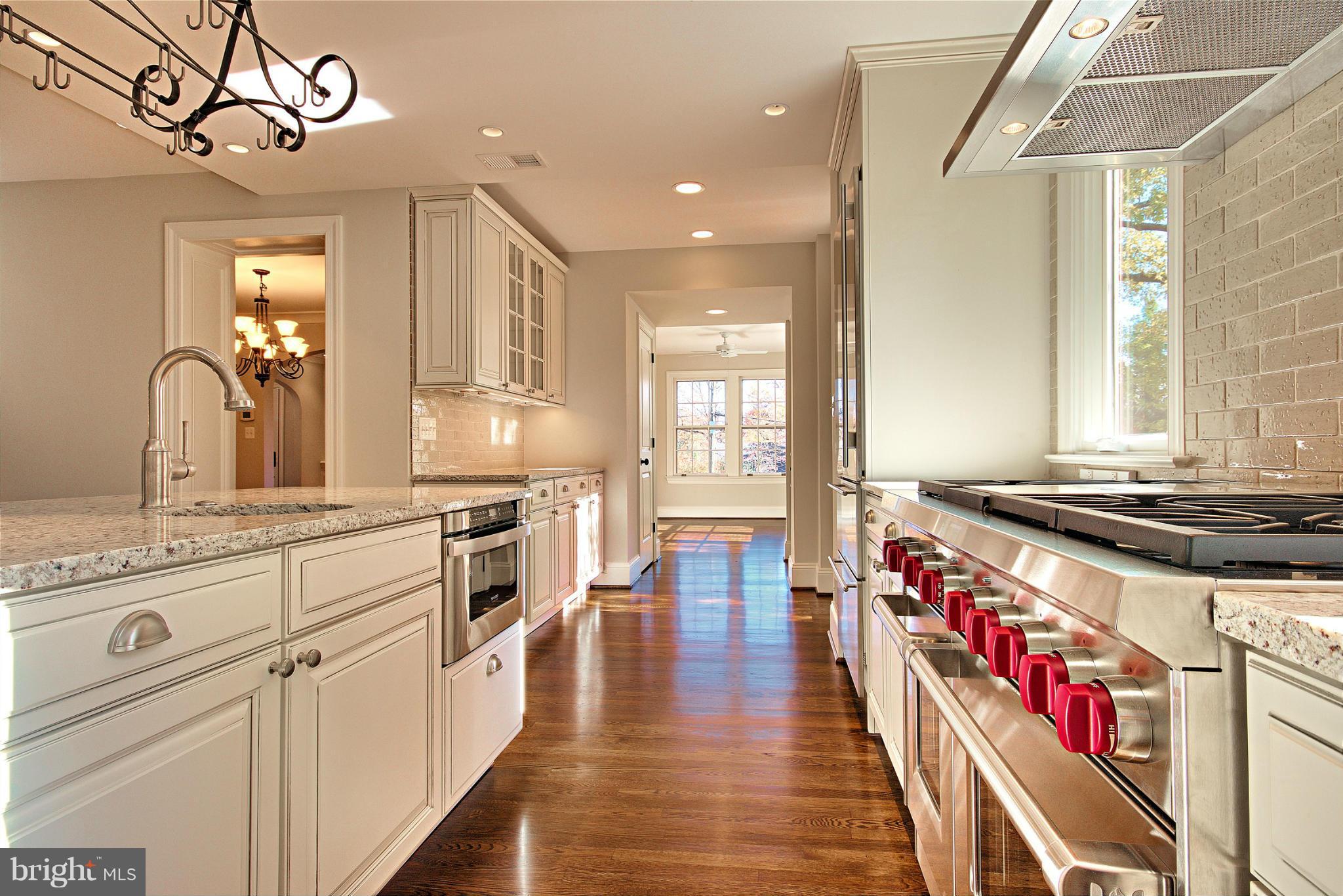 GOLF CLUB MANOR - Residential