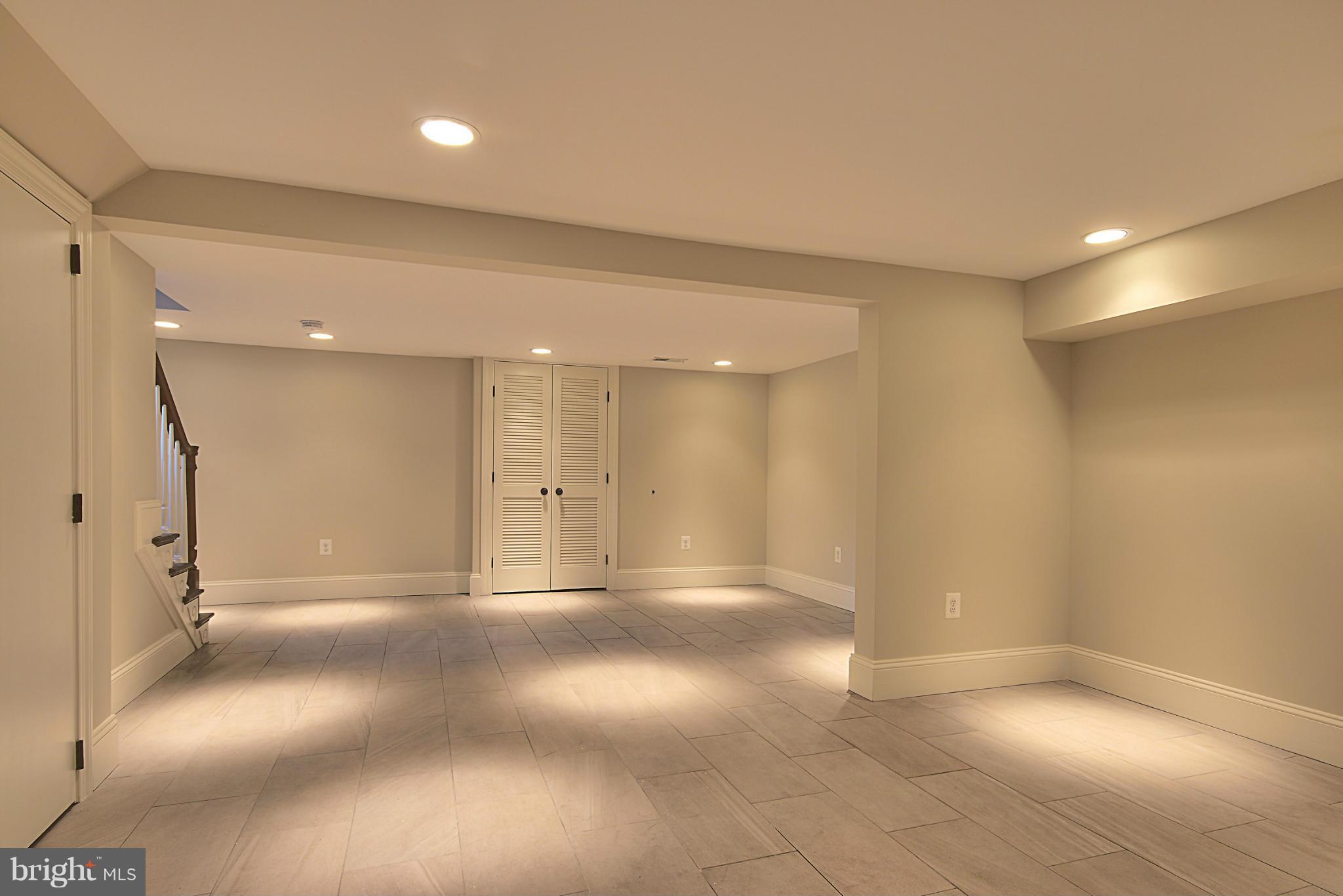 GOLF CLUB MANOR - Residential