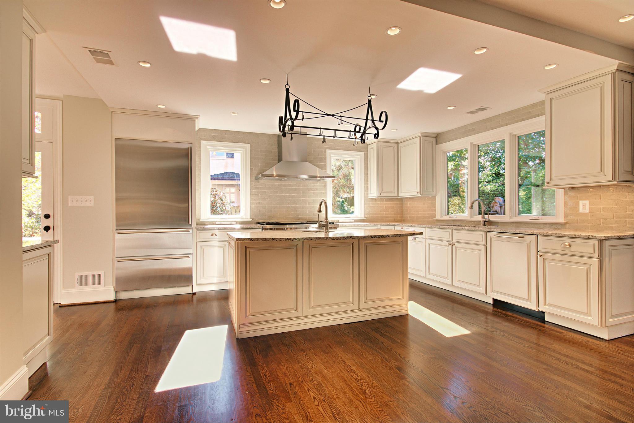 GOLF CLUB MANOR - Residential