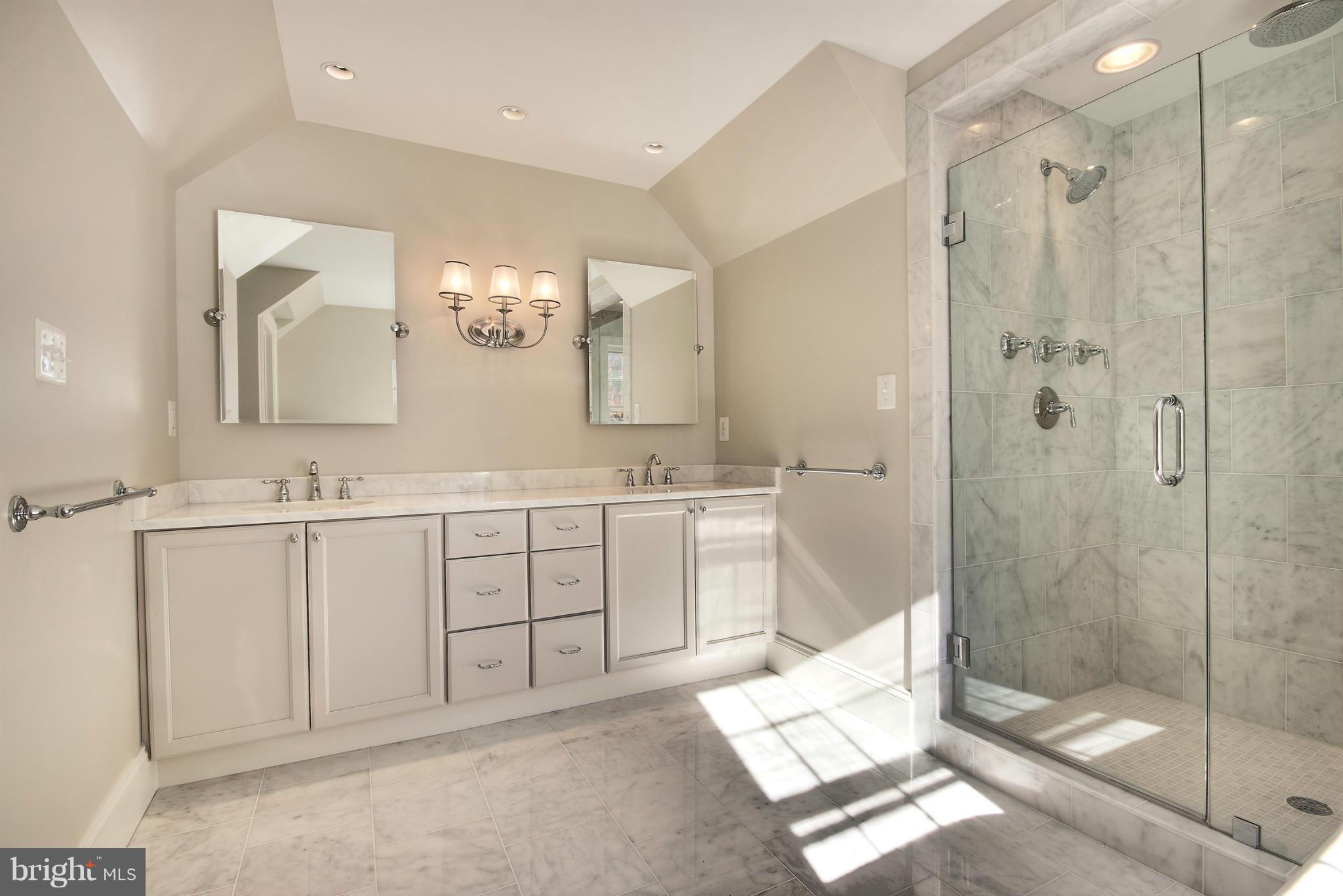 GOLF CLUB MANOR - Residential