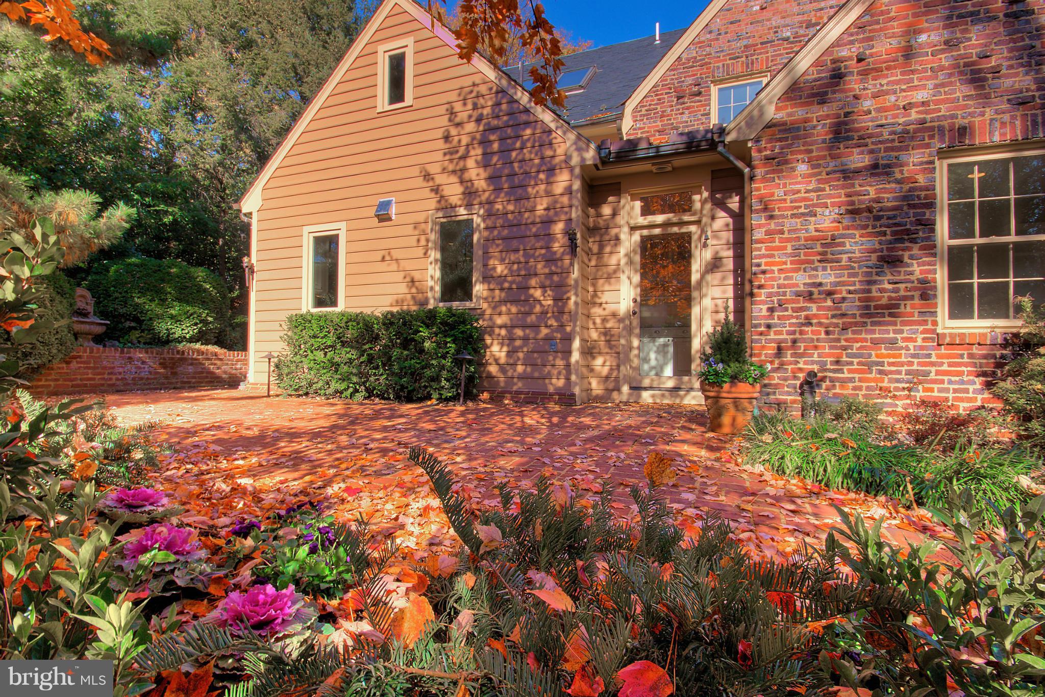 GOLF CLUB MANOR - Residential