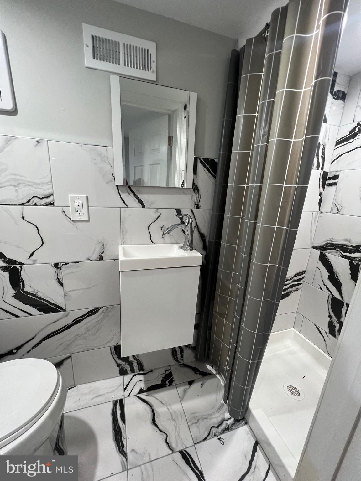 GIRARD ESTATES - Residential Lease