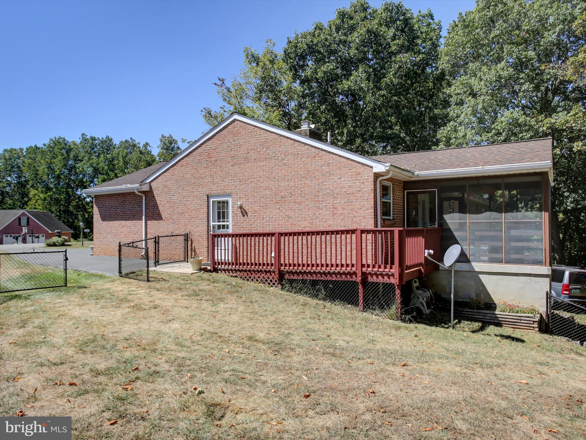 COLONIAL PARK EAST - Residential