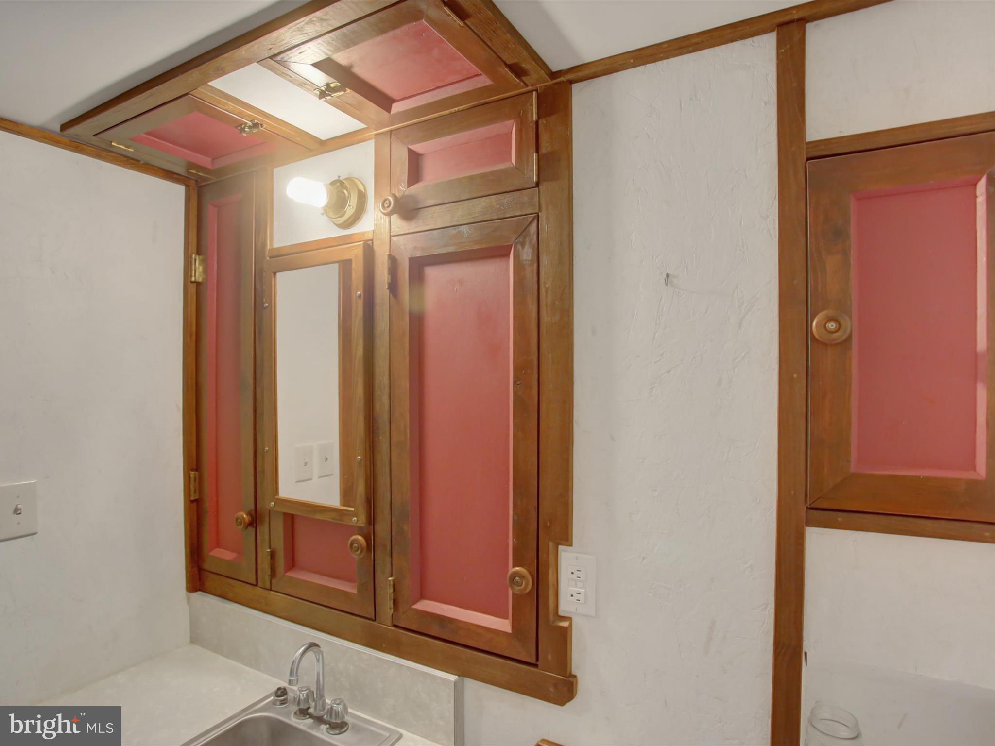 COLONIAL PARK EAST - Residential