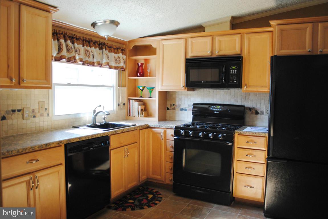 CRESTWOOD ESTATES - Residential