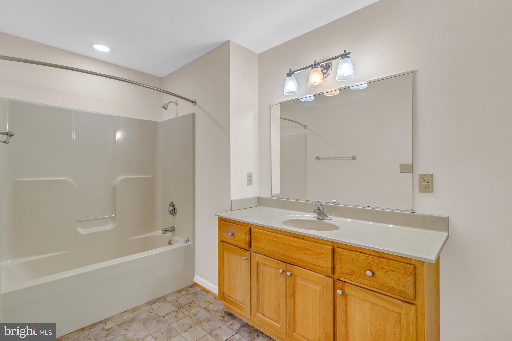 COLLEGE PARK II - Residential