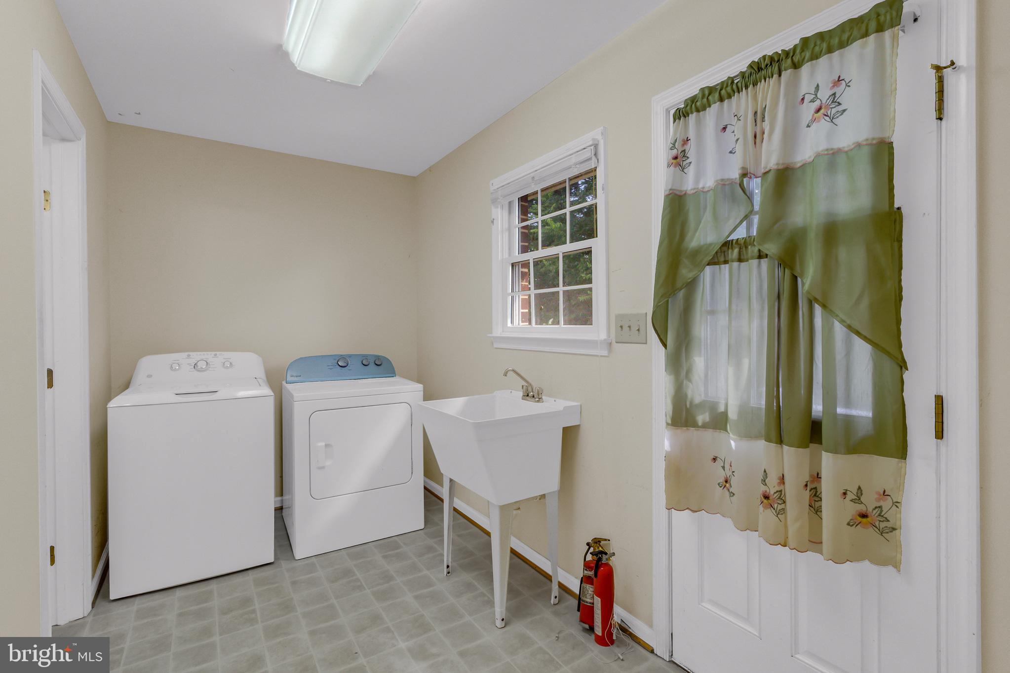 COLLEGE PARK II - Residential