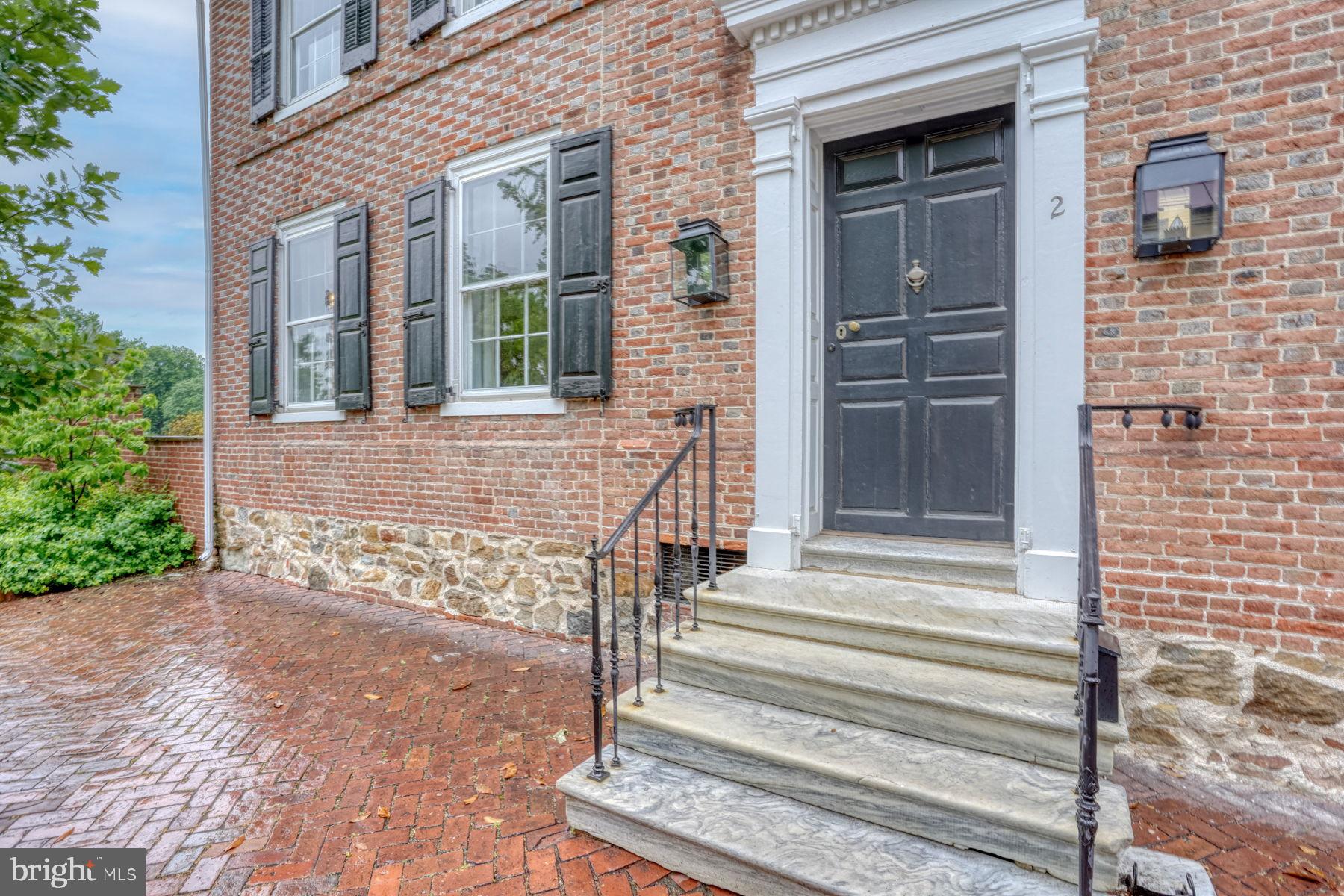 2 THE STRAND