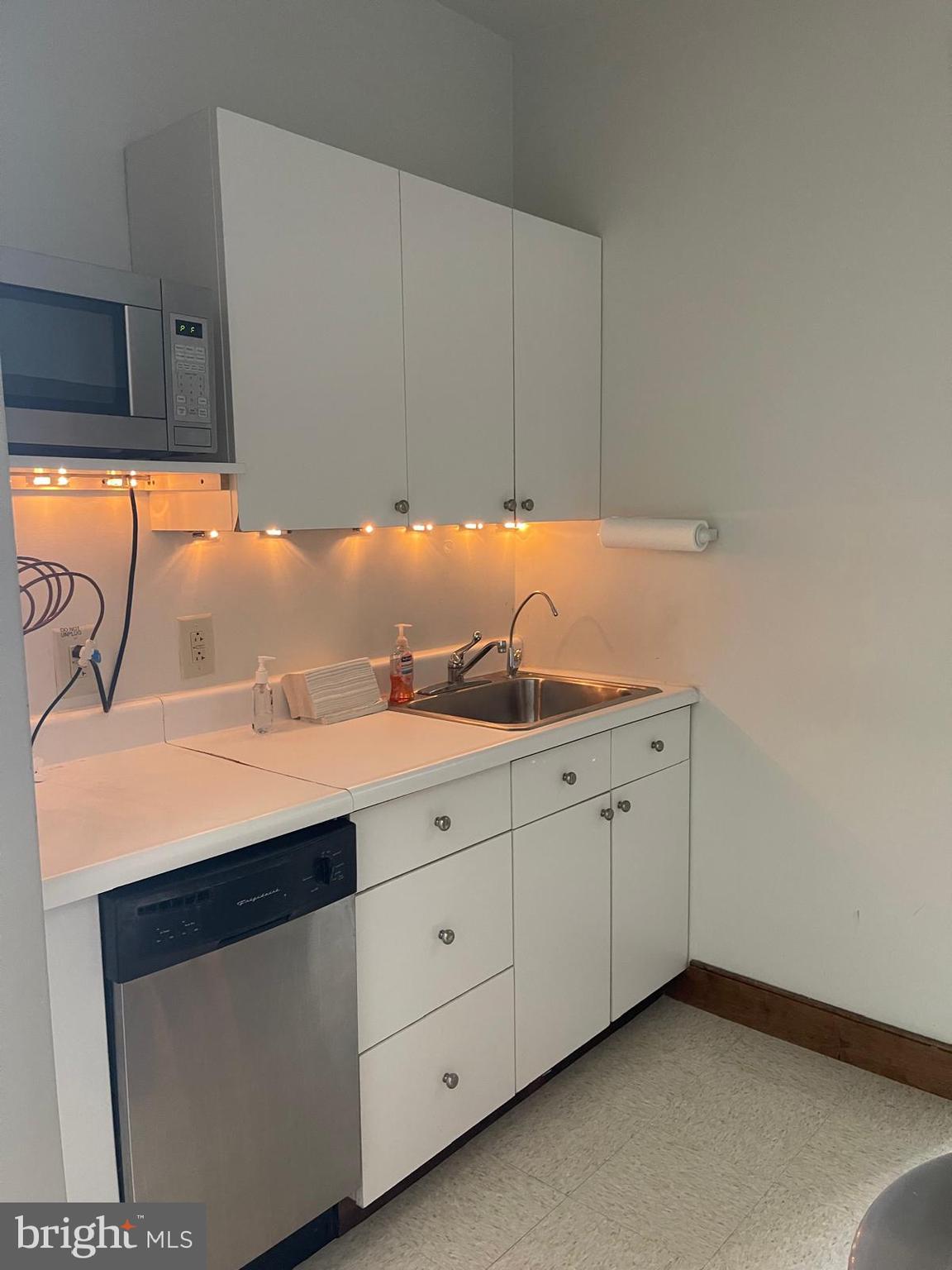 JENKINTOWN - Commercial Sale