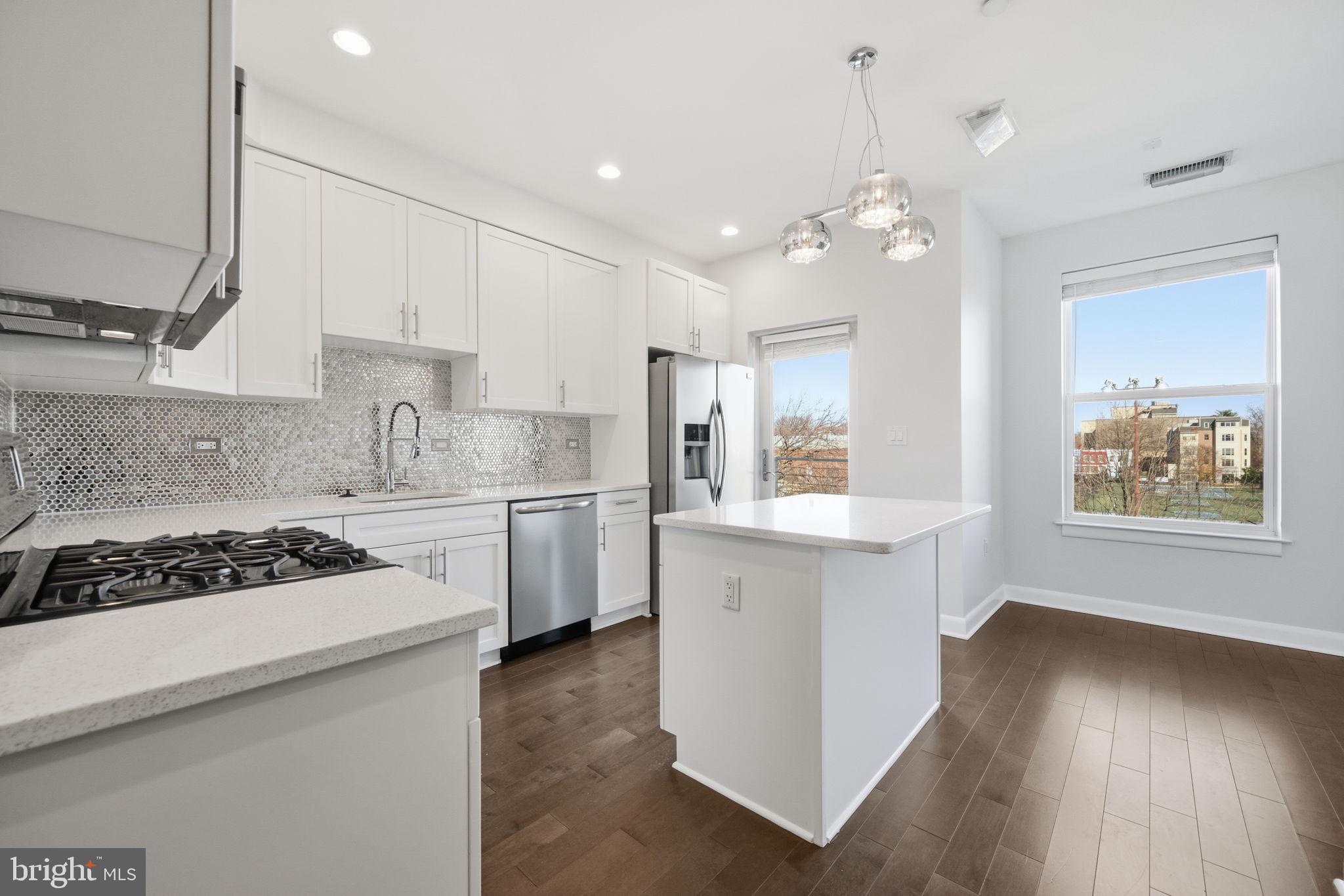 401 15TH STREET SE 401