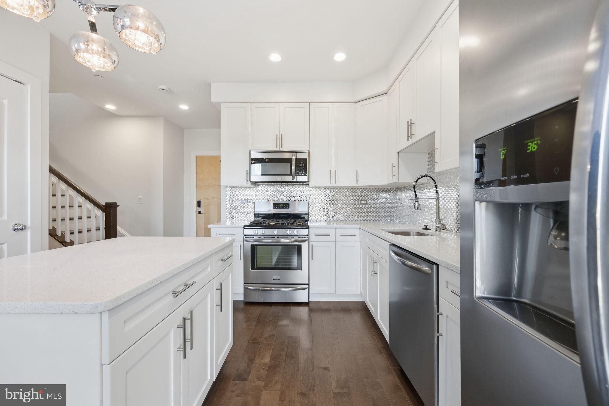 401 15TH STREET SE 401