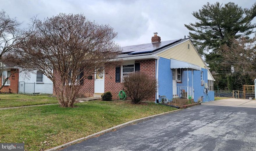 Come see this beautiful single family home located in Folcroft just minutes from Philadelphia! This home offers 3 bedrooms and 1 & 1/2 bathrooms with a finished basement. 
Off street driveway parking with plenty of yard space for entertaining.    Make your appointment today!