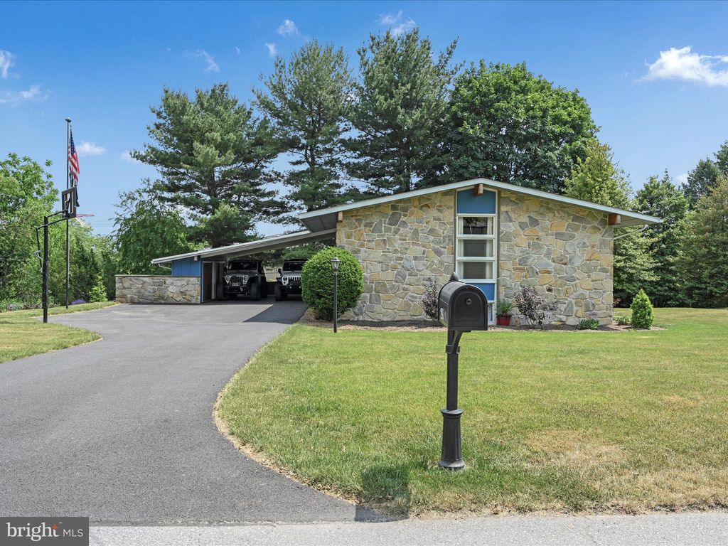 Photo of 254 BLUFF VIEW DR, LANCASTER, PA 17601 (MLS # PALA2035872)