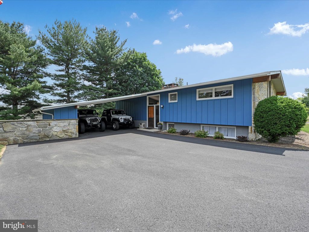 Photo of 254 BLUFF VIEW DR, LANCASTER, PA 17601 (MLS # PALA2035872)