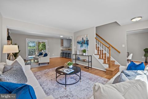 Photo of 9556 Pine Bough Place, VIENNA, VA 22181 (MLS # VAFX2307212)