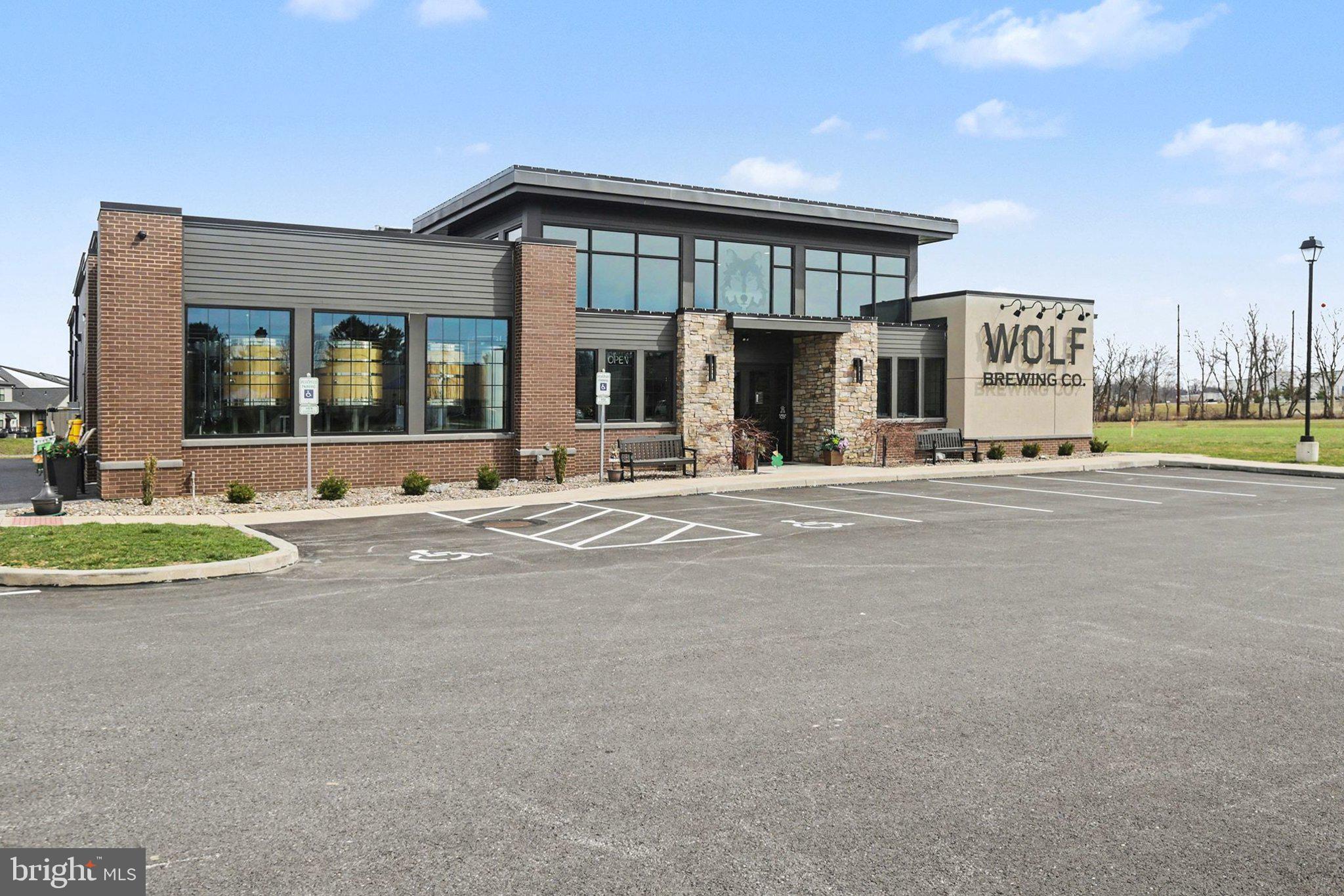 MADISON COURT - Residential