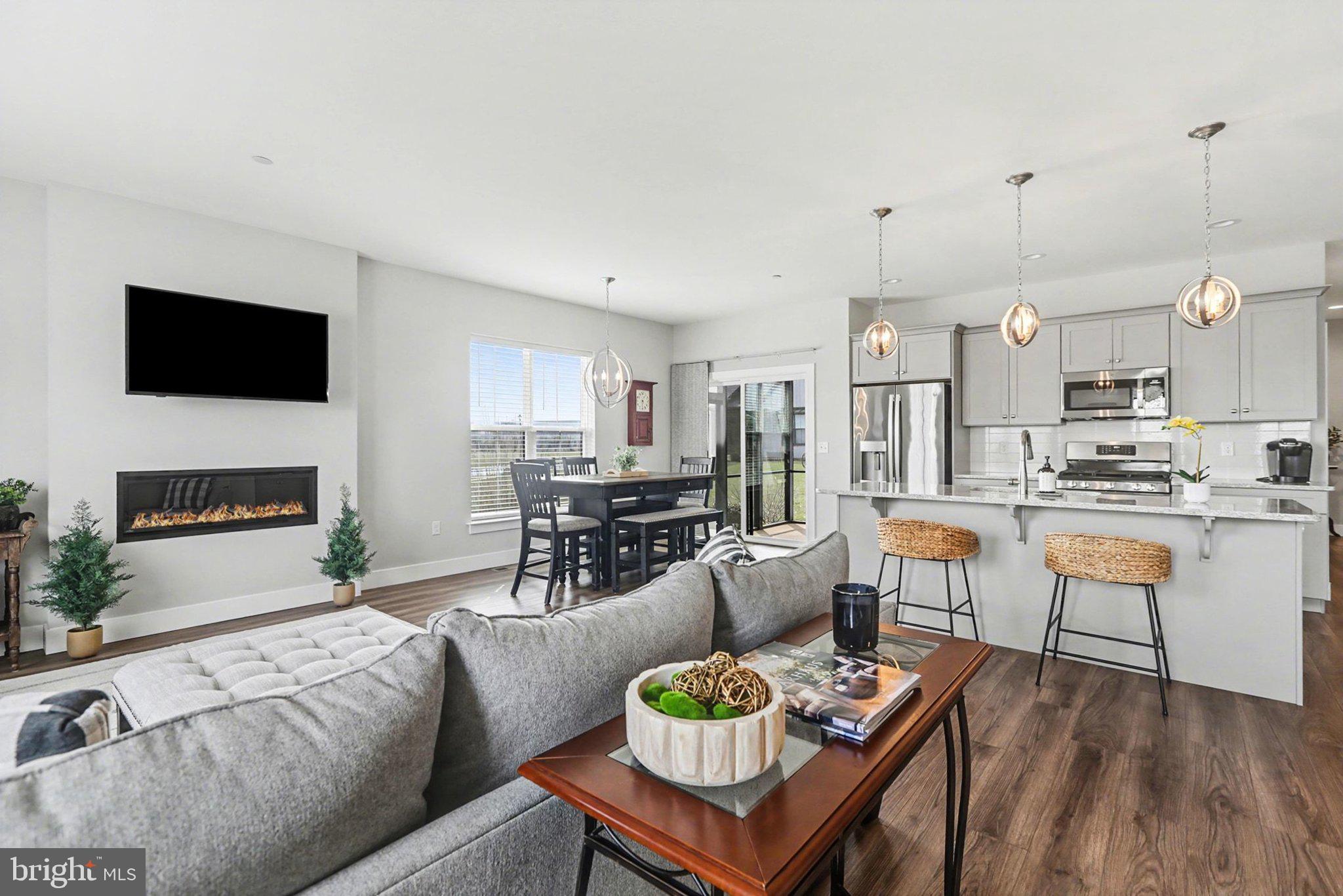 MADISON COURT - Residential