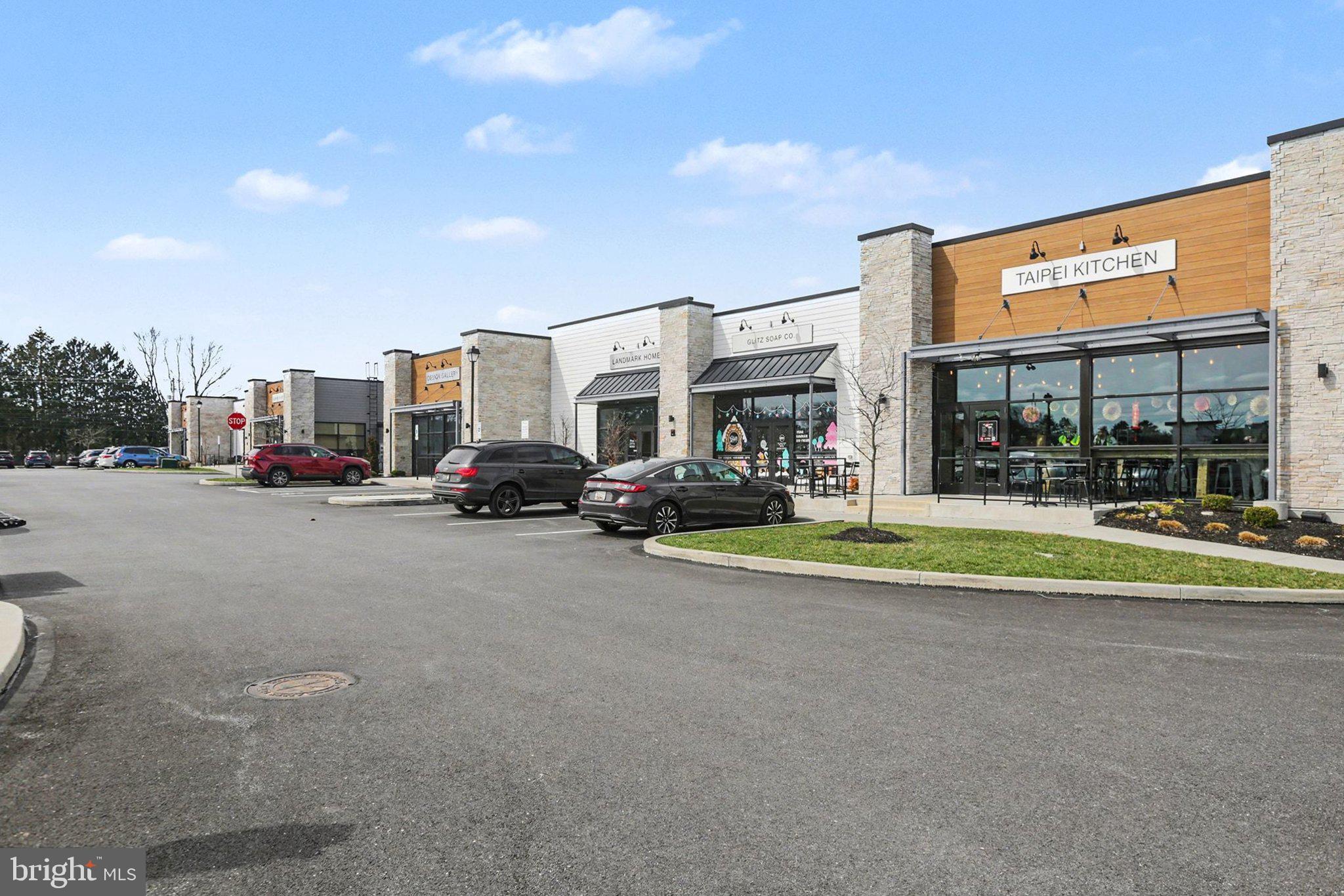 MADISON COURT - Residential