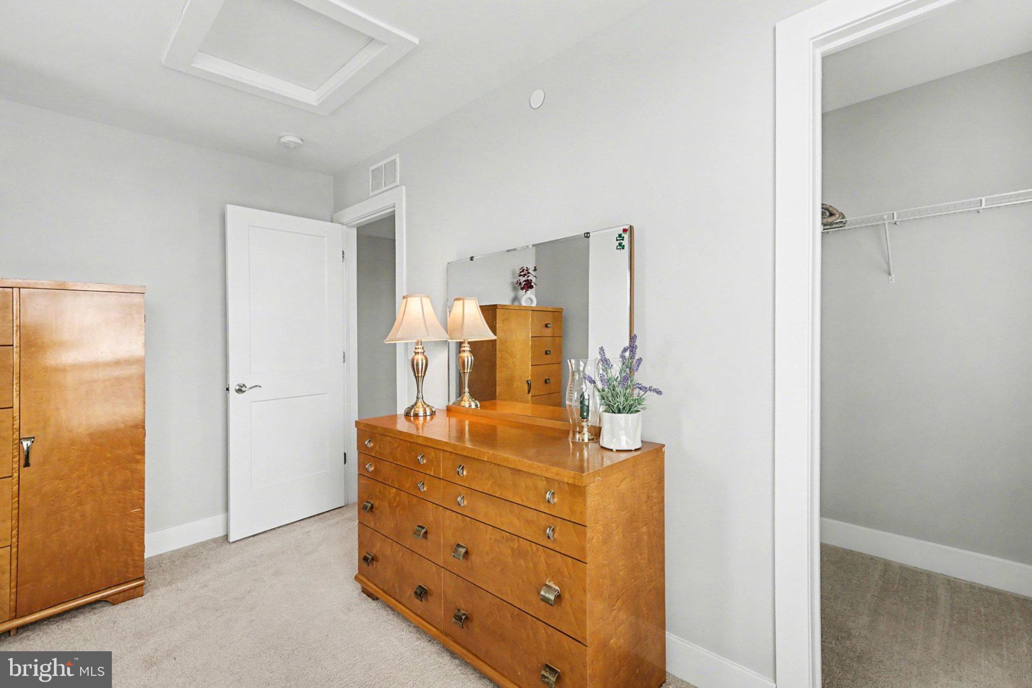 MADISON COURT - Residential