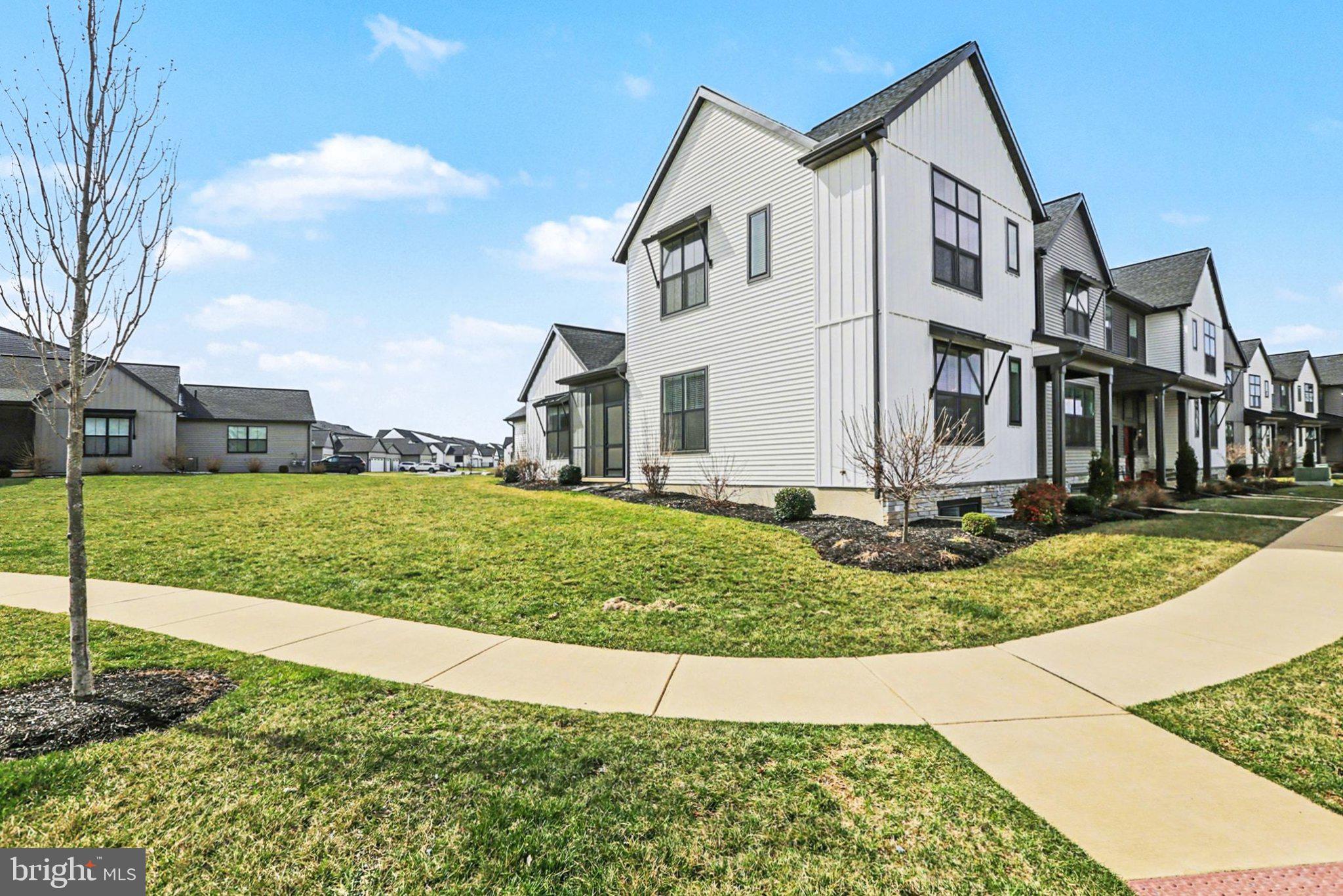 MADISON COURT - Residential