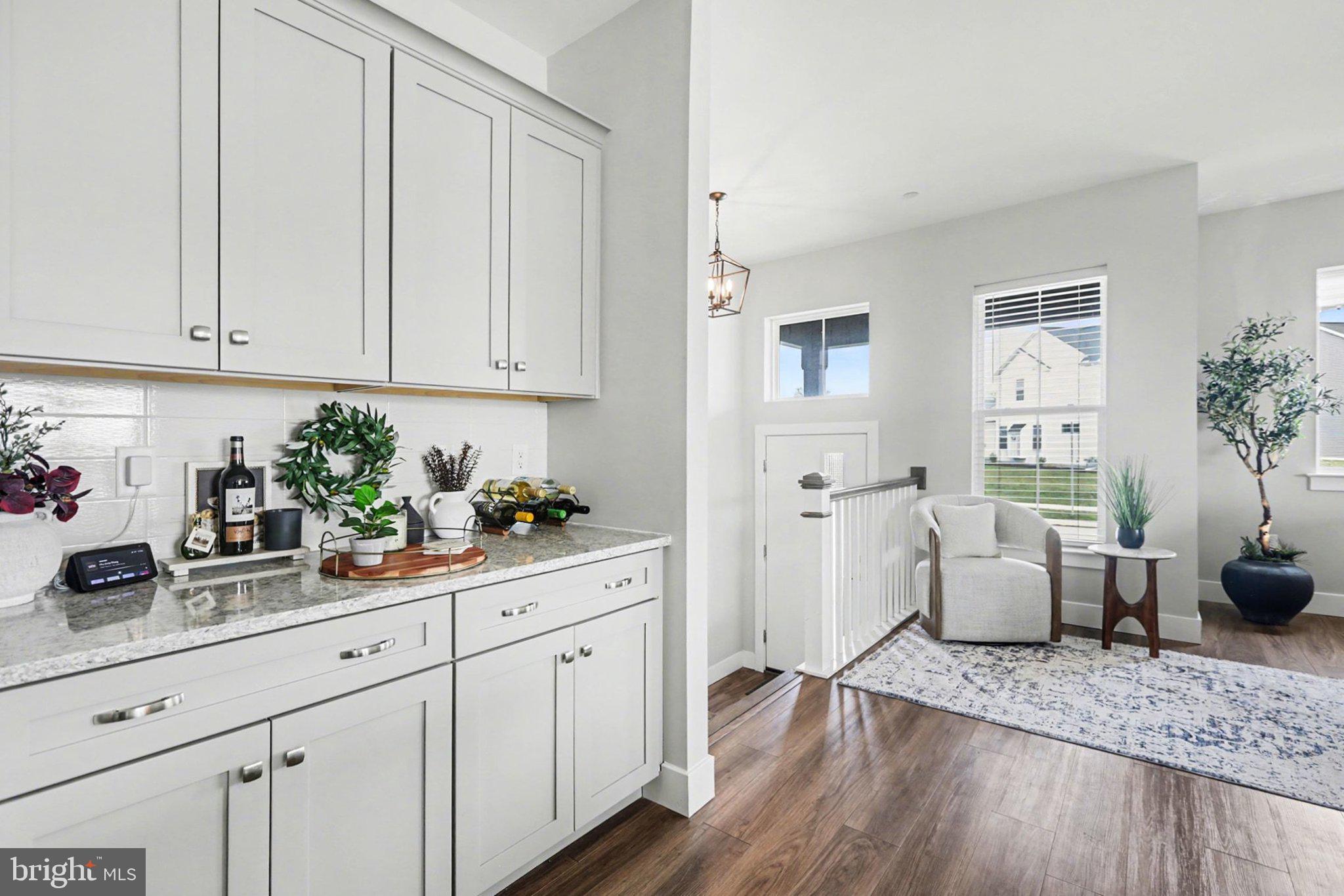 MADISON COURT - Residential