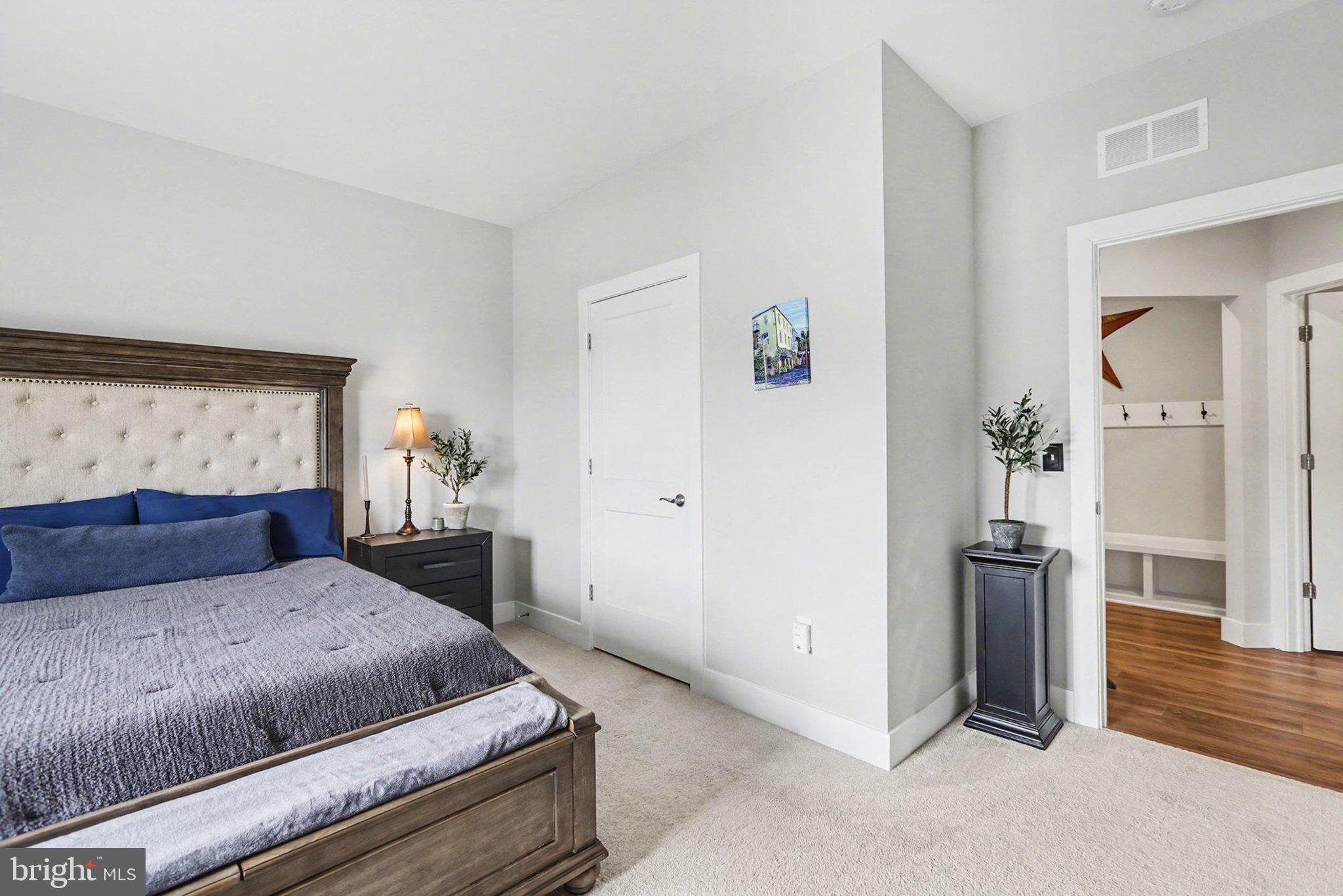 MADISON COURT - Residential