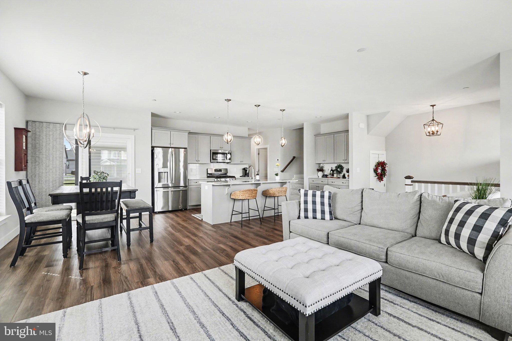 MADISON COURT - Residential