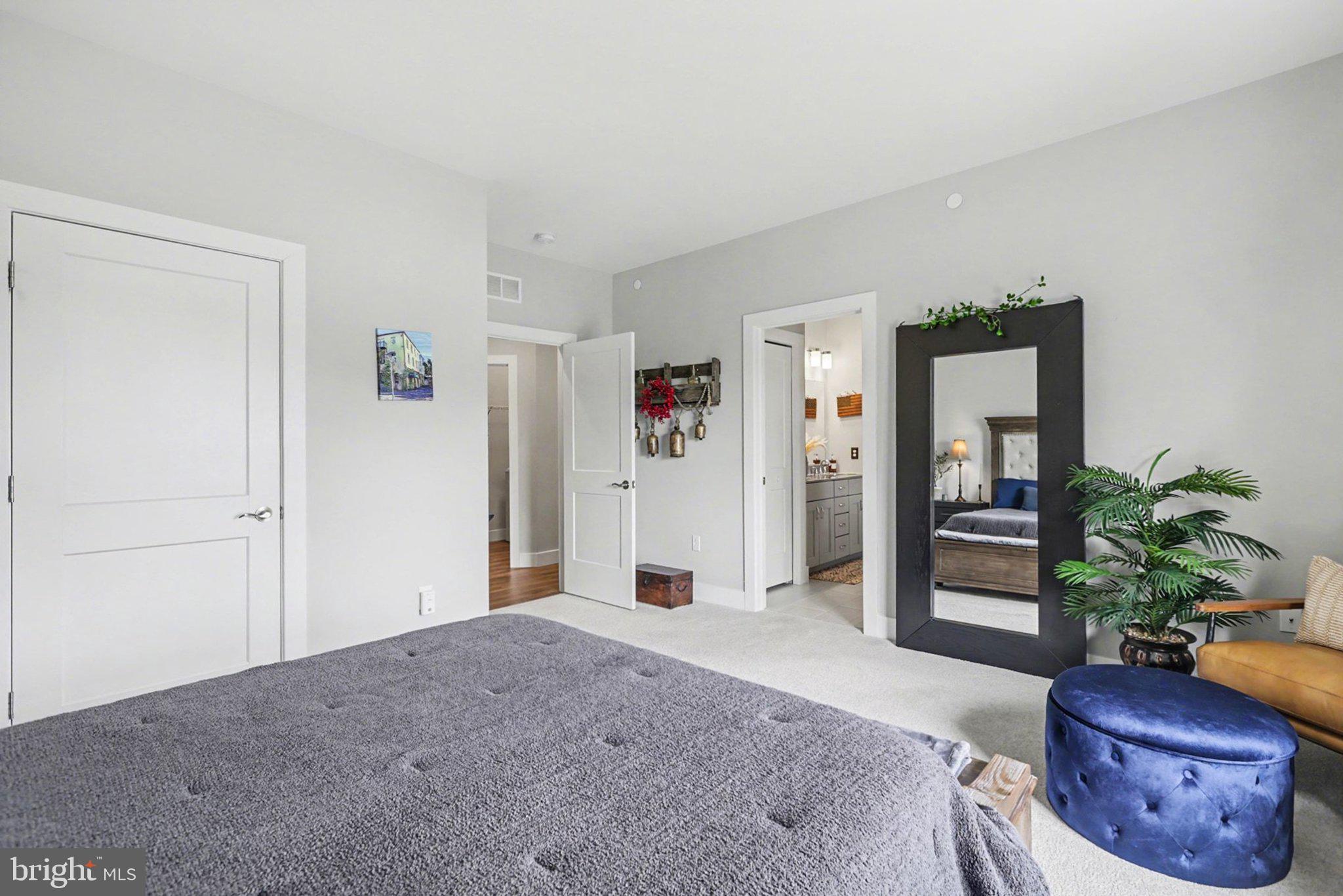 MADISON COURT - Residential