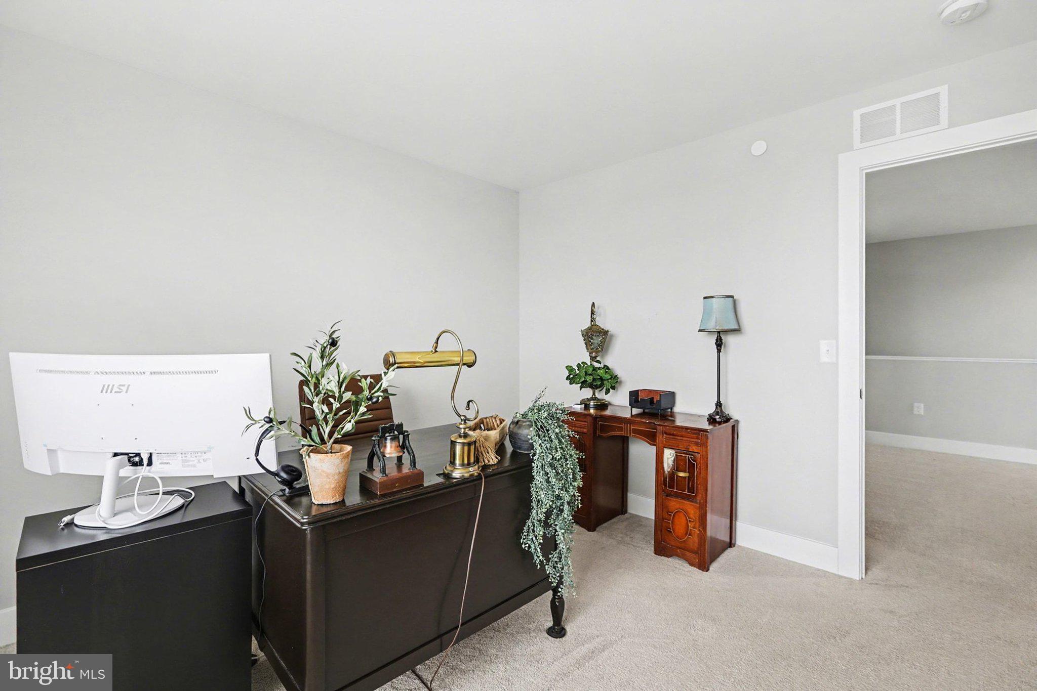 MADISON COURT - Residential