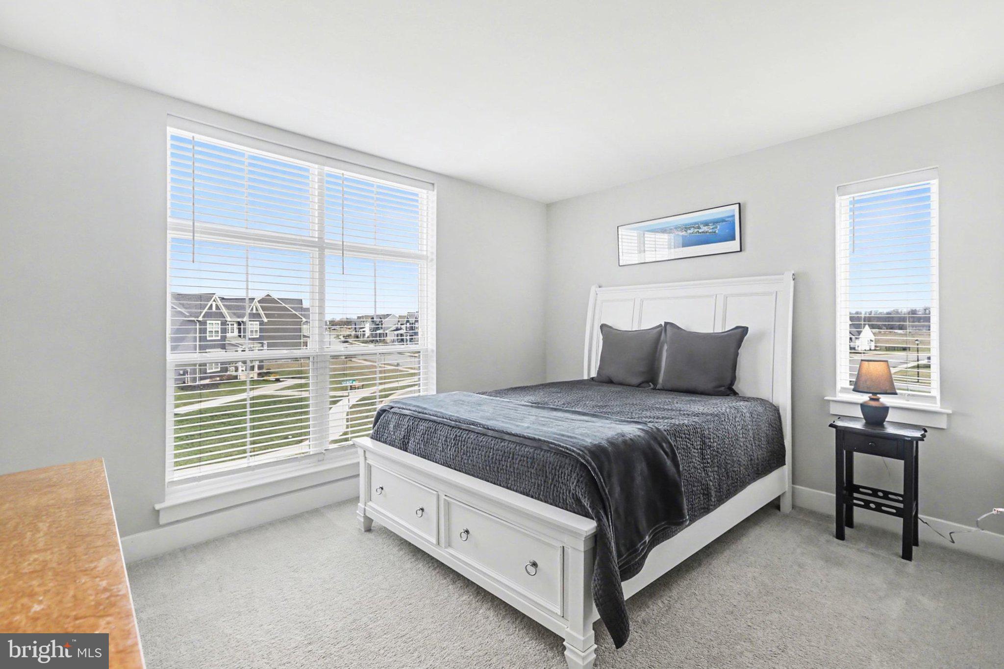 MADISON COURT - Residential