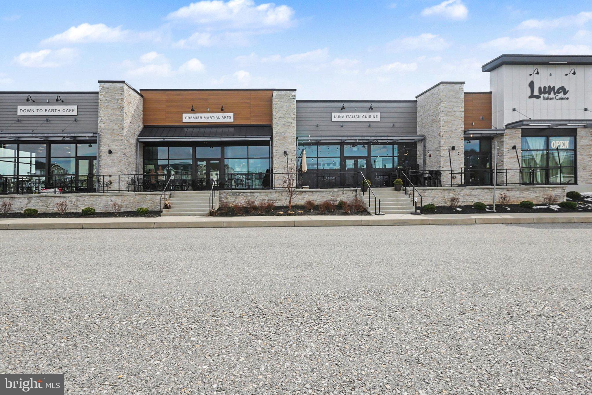 MADISON COURT - Residential