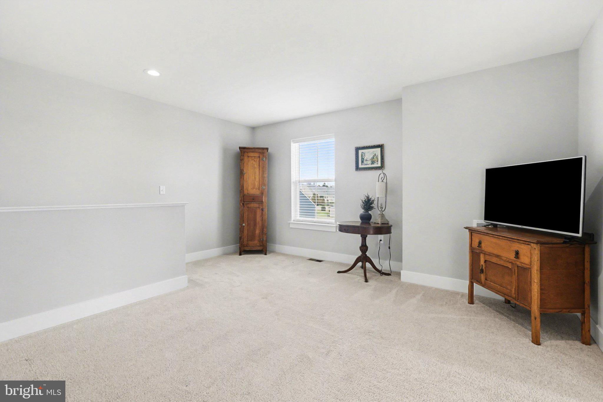 MADISON COURT - Residential