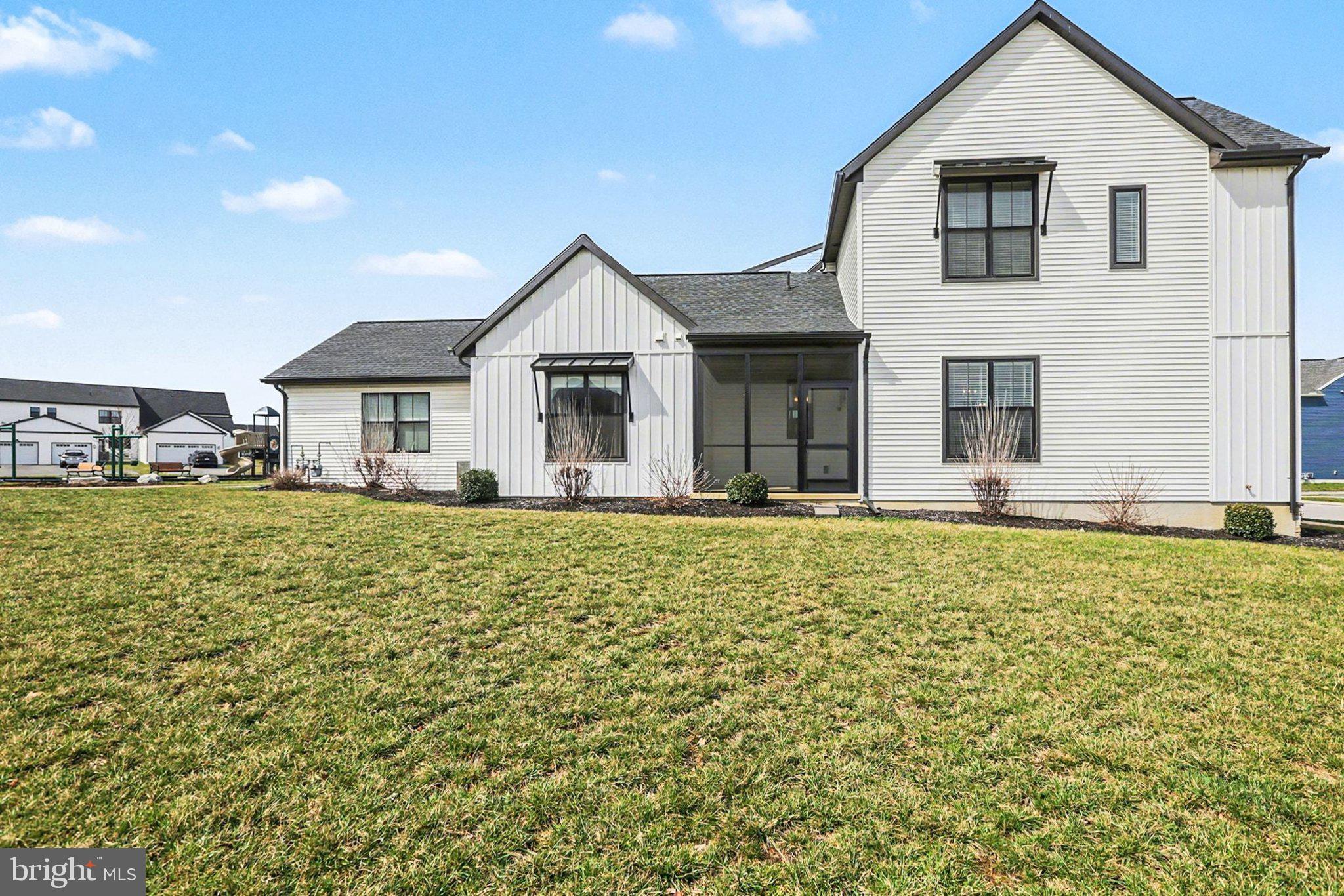 MADISON COURT - Residential