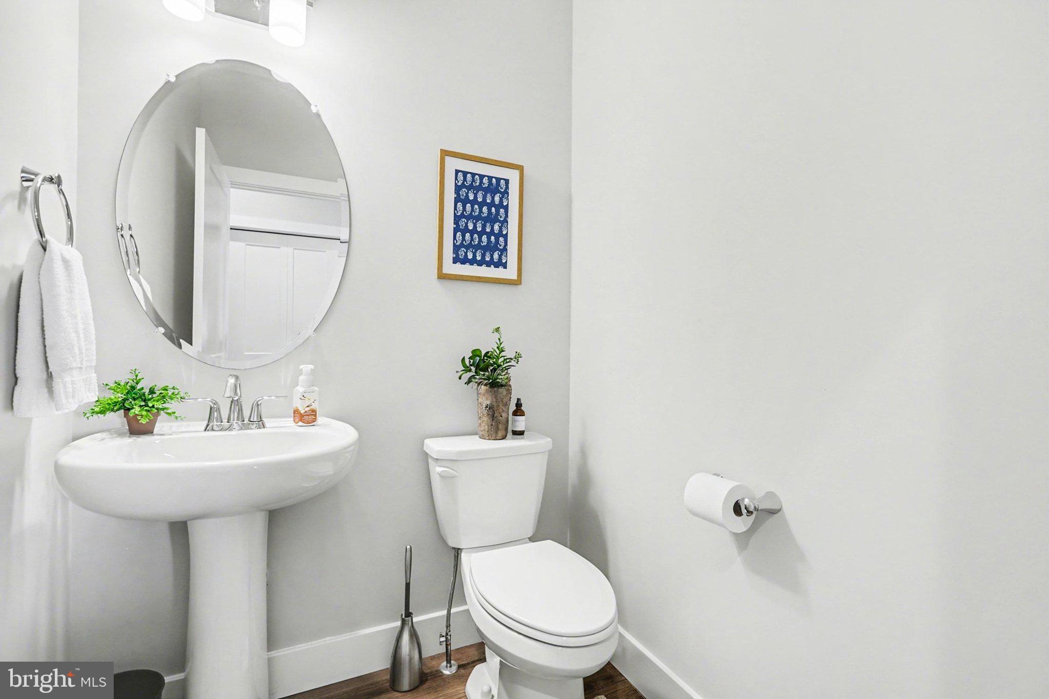 MADISON COURT - Residential