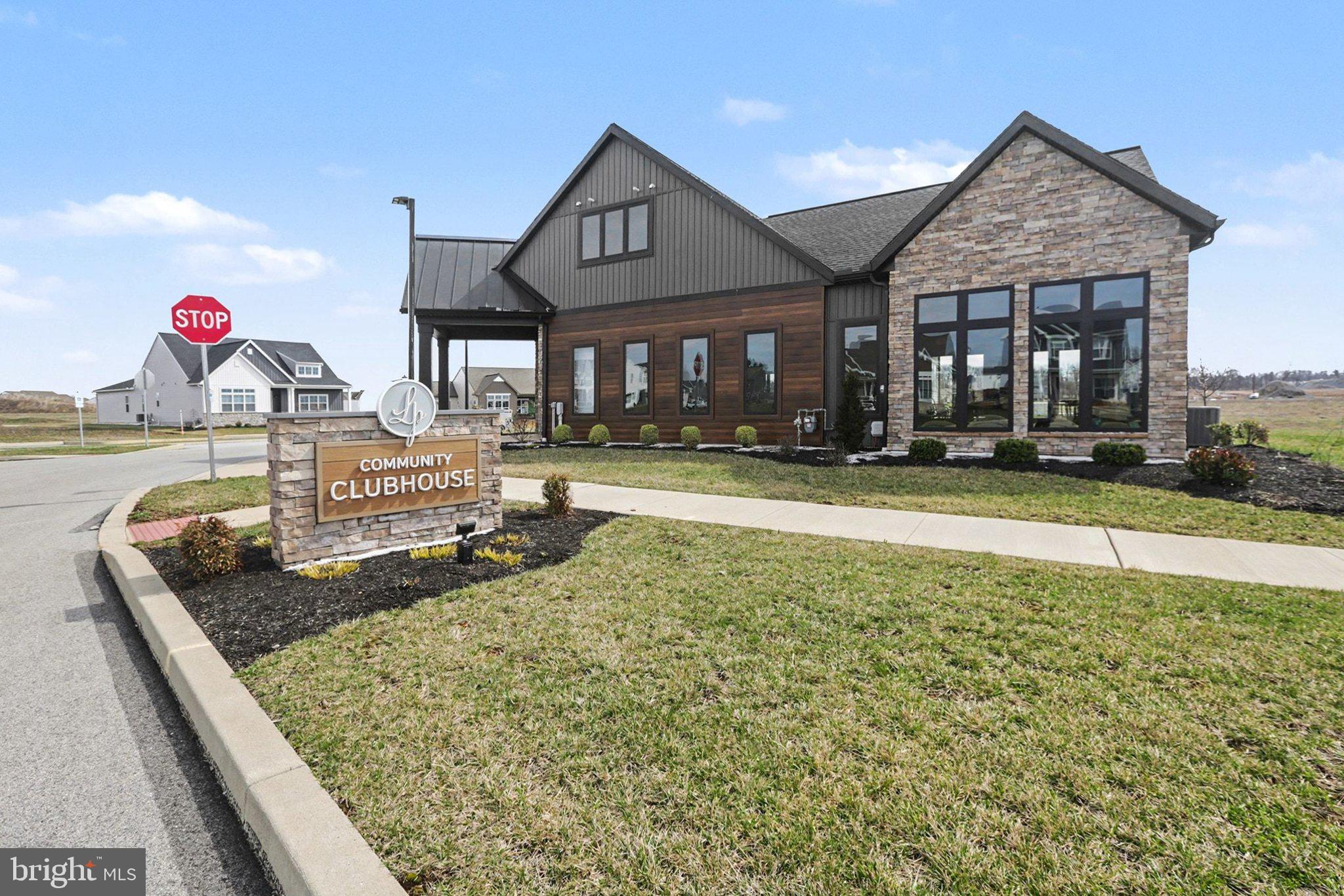 MADISON COURT - Residential