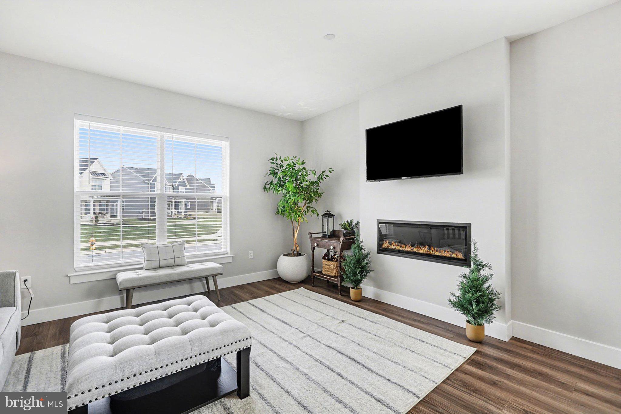 MADISON COURT - Residential