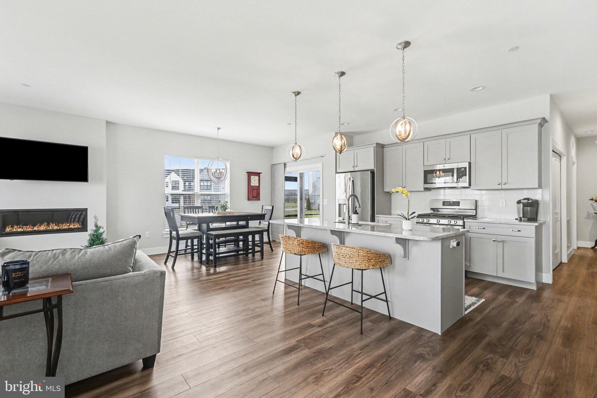 MADISON COURT - Residential