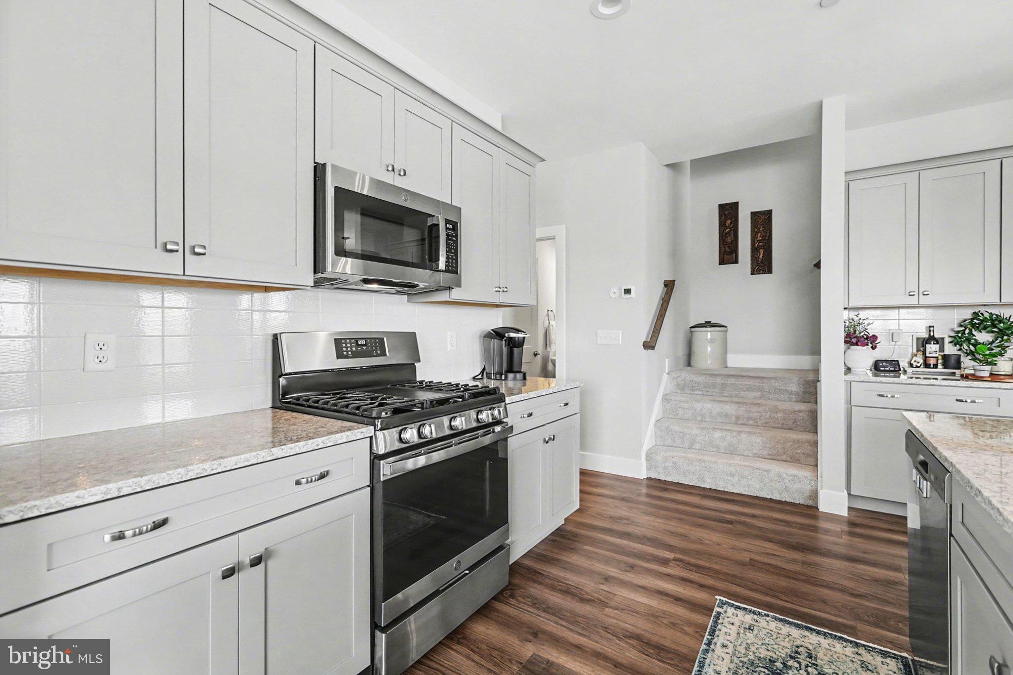 MADISON COURT - Residential